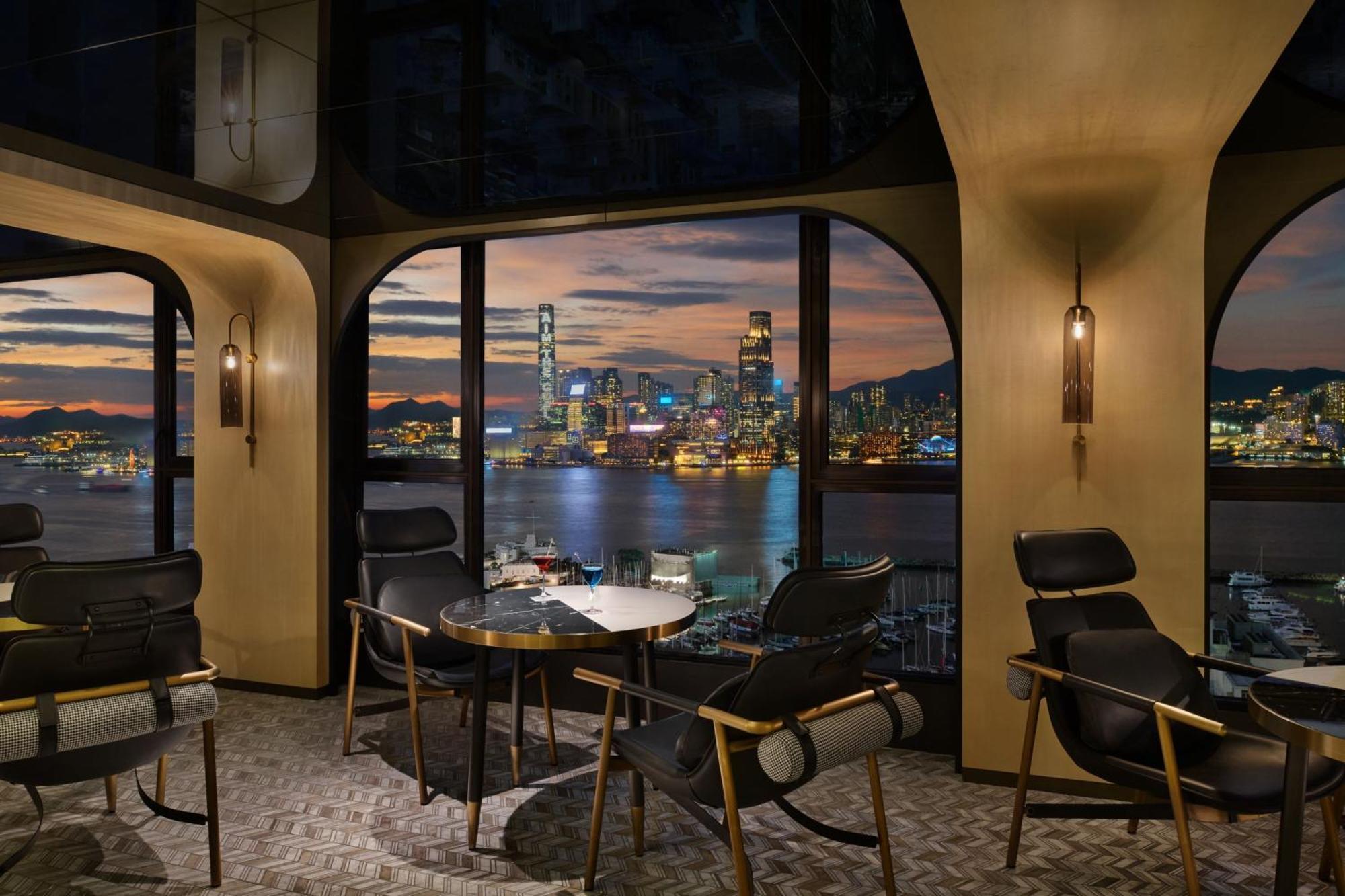 Executive King Room Lounge Access City View