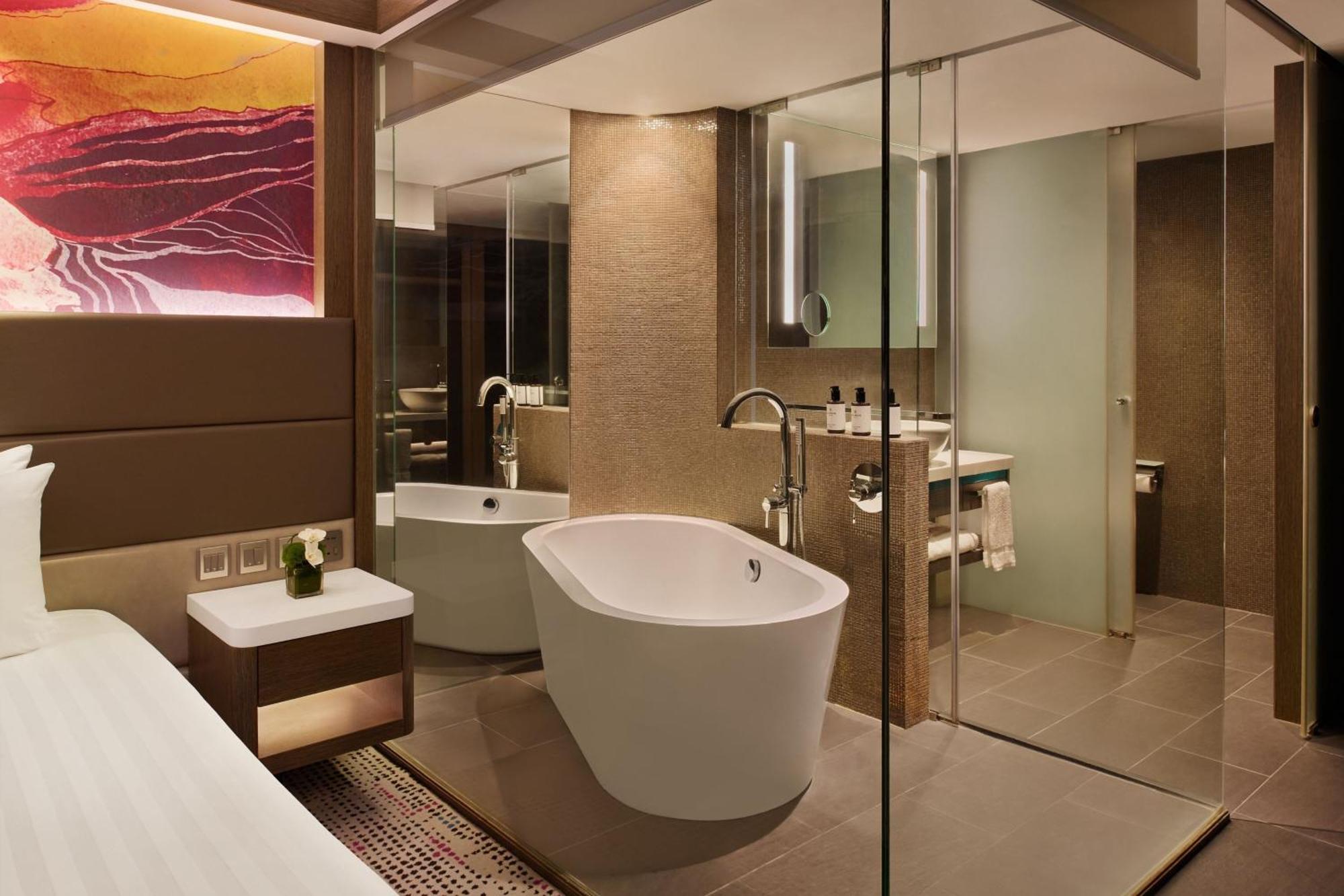 Executive King Room Lounge Access City View