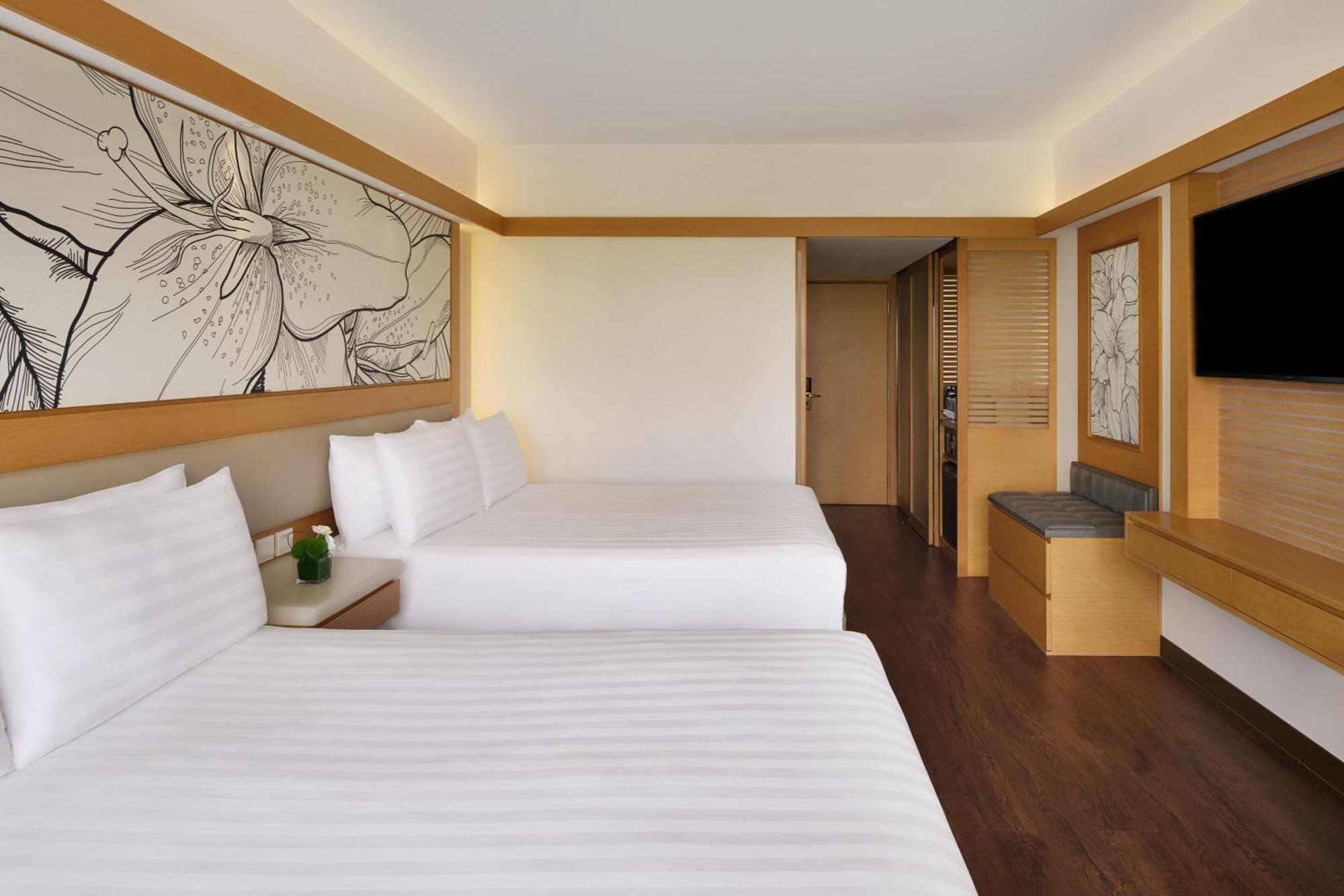 Family Queen Room Two Queen Beds City View