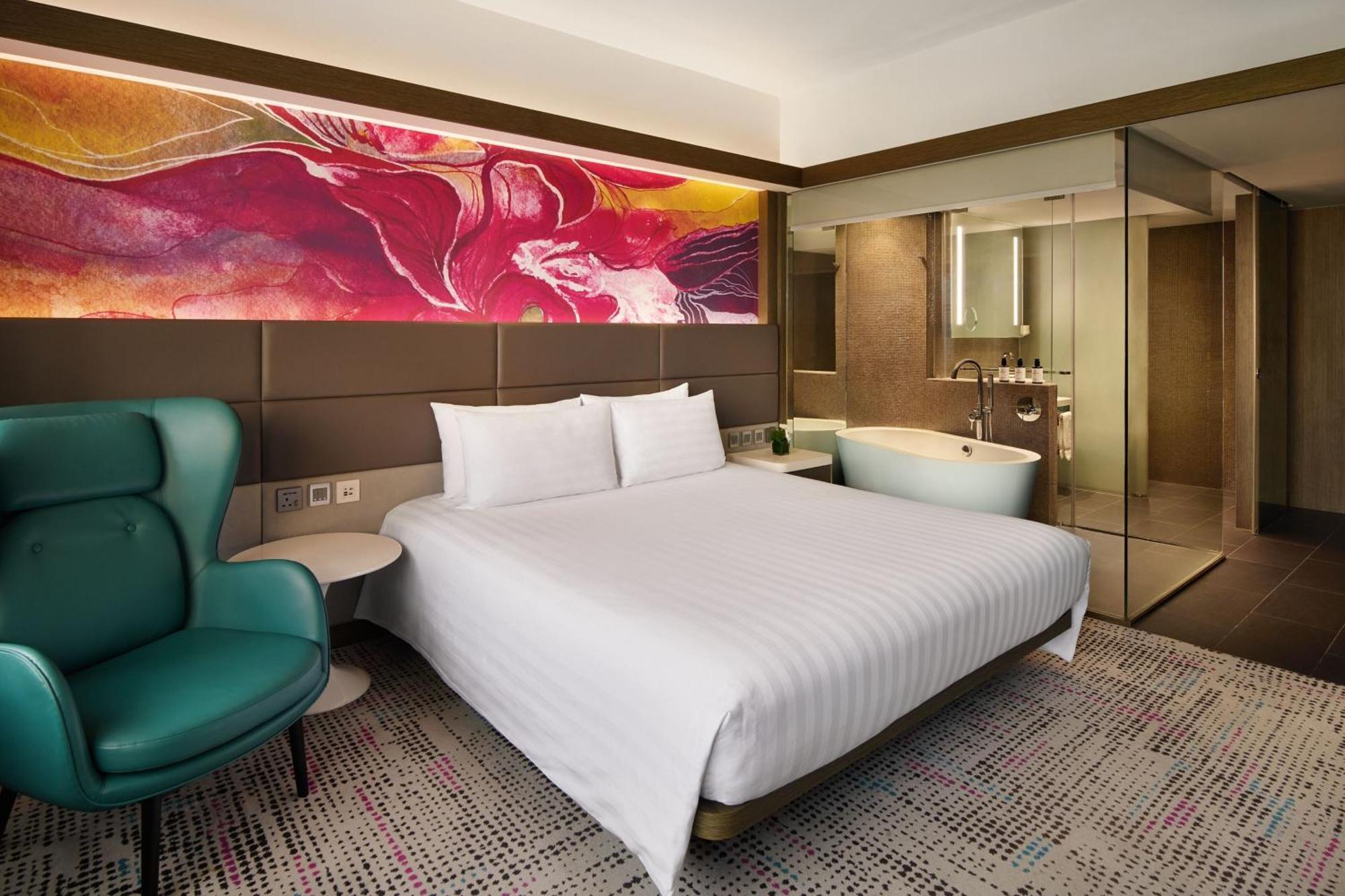 Executive King Room Lounge Access City View