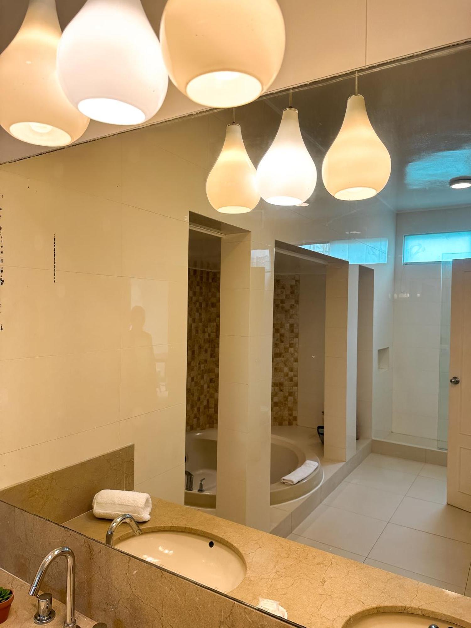 Superior King Suite