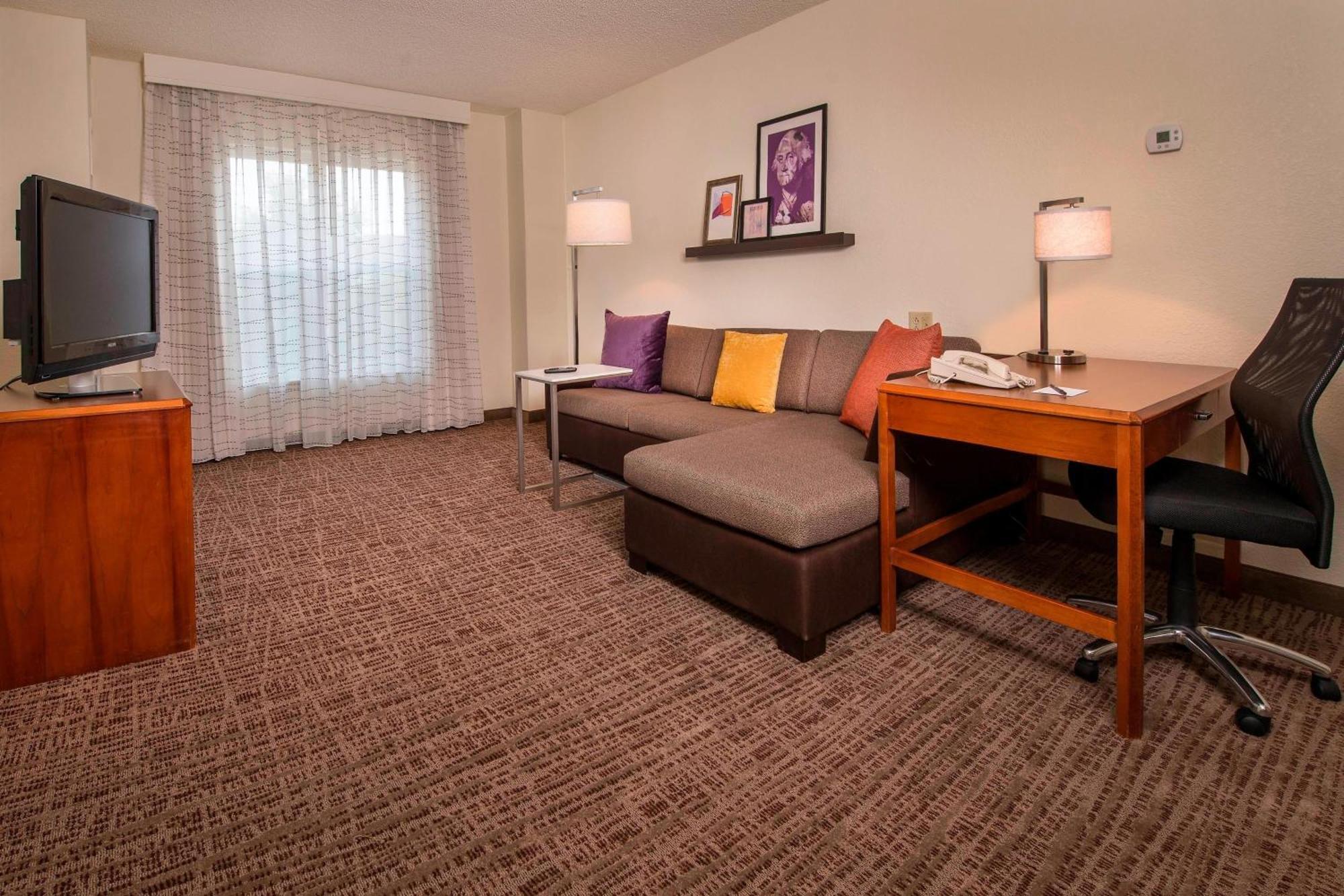 One-Bedroom Queen Suite