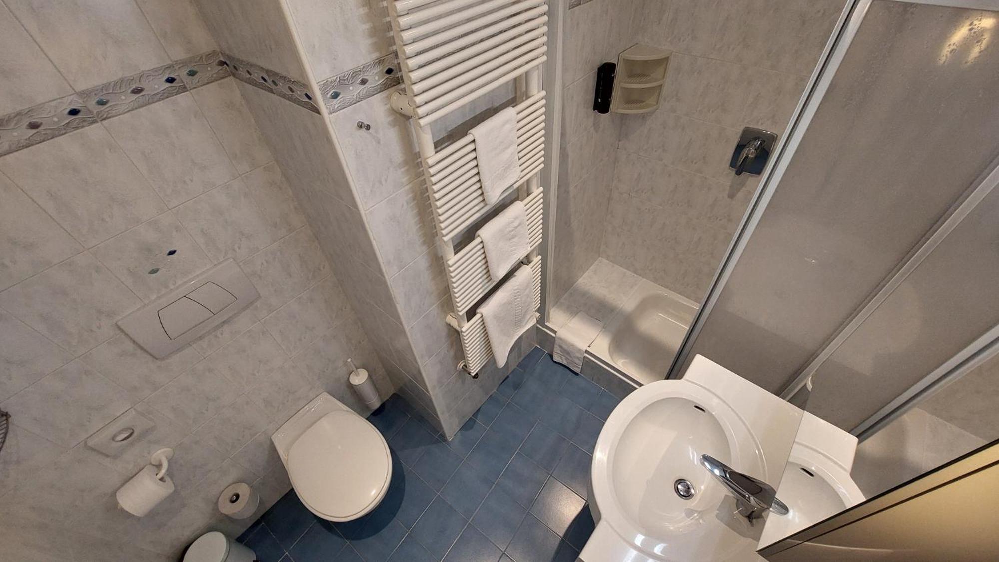 Small Single Room,1637729881:JPEG