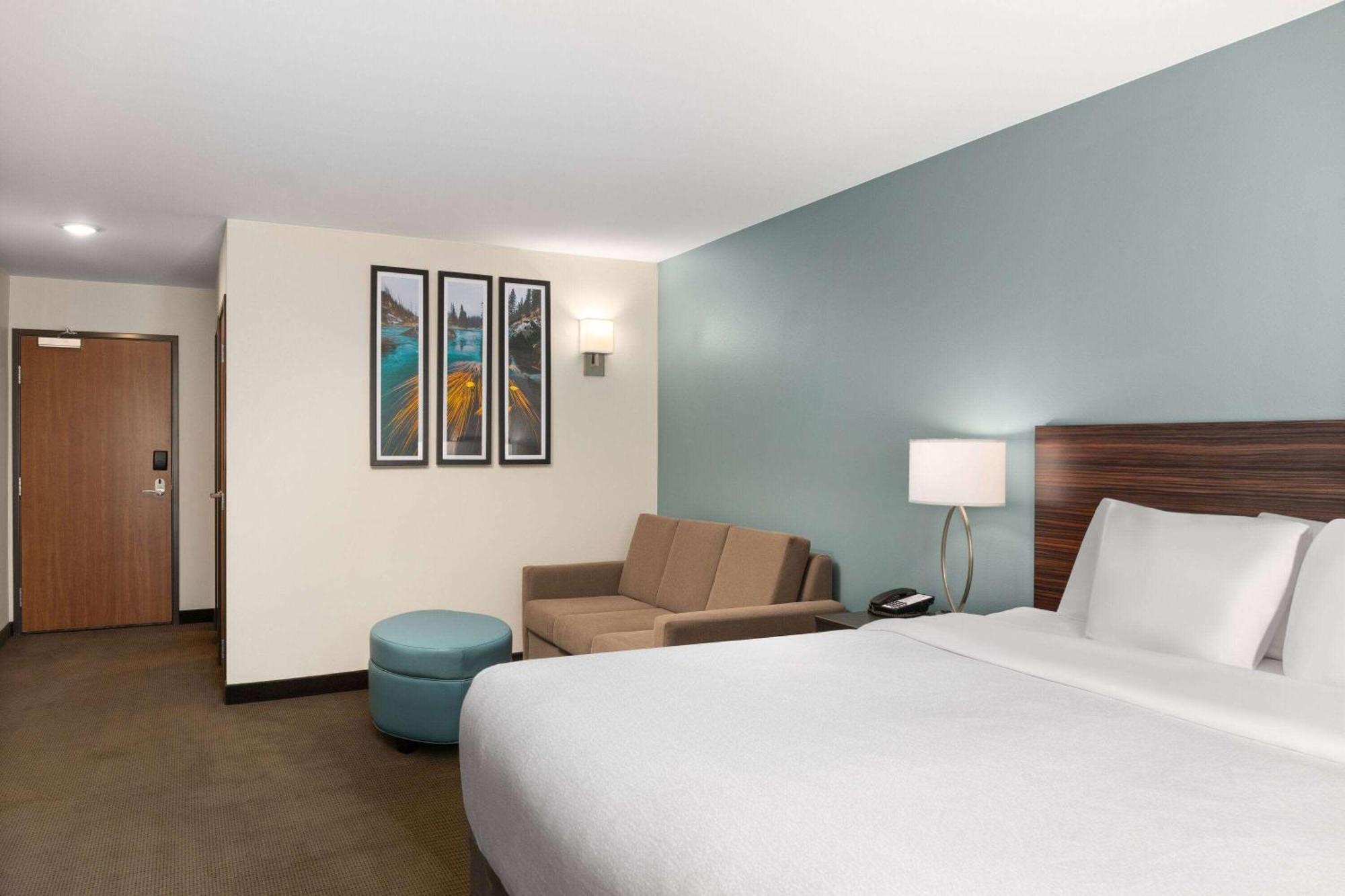King Suite - Mobility Access/Non-Smoking