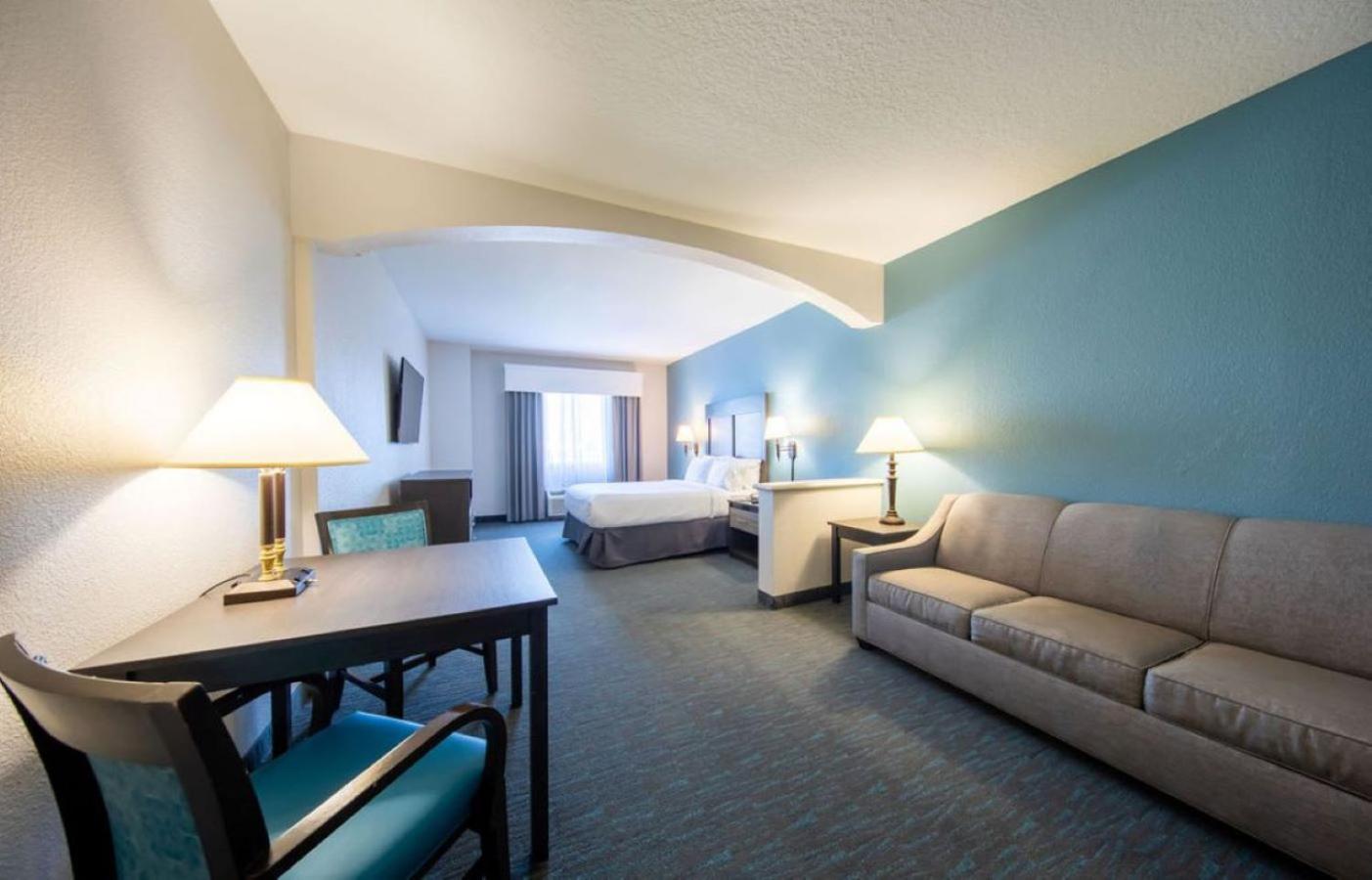 Queen Suite - Communications/Mobility Accessible
