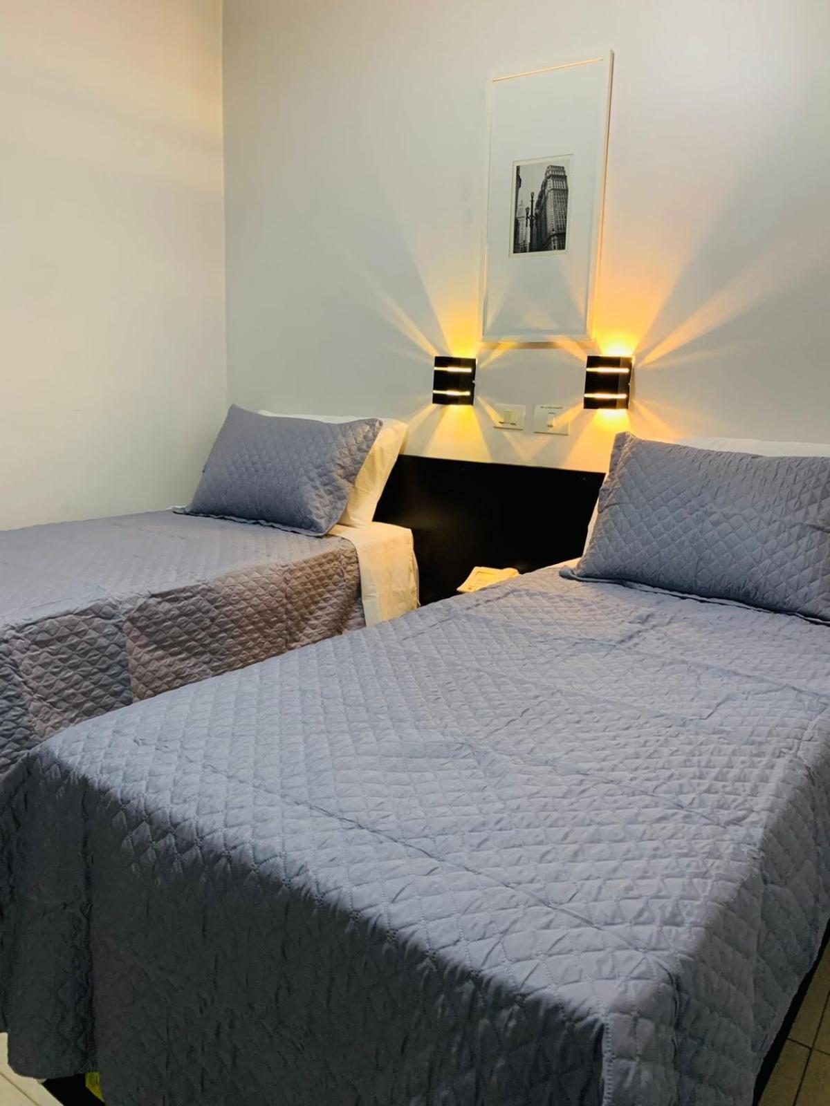 Quarto com 2 Camas de Solteiro