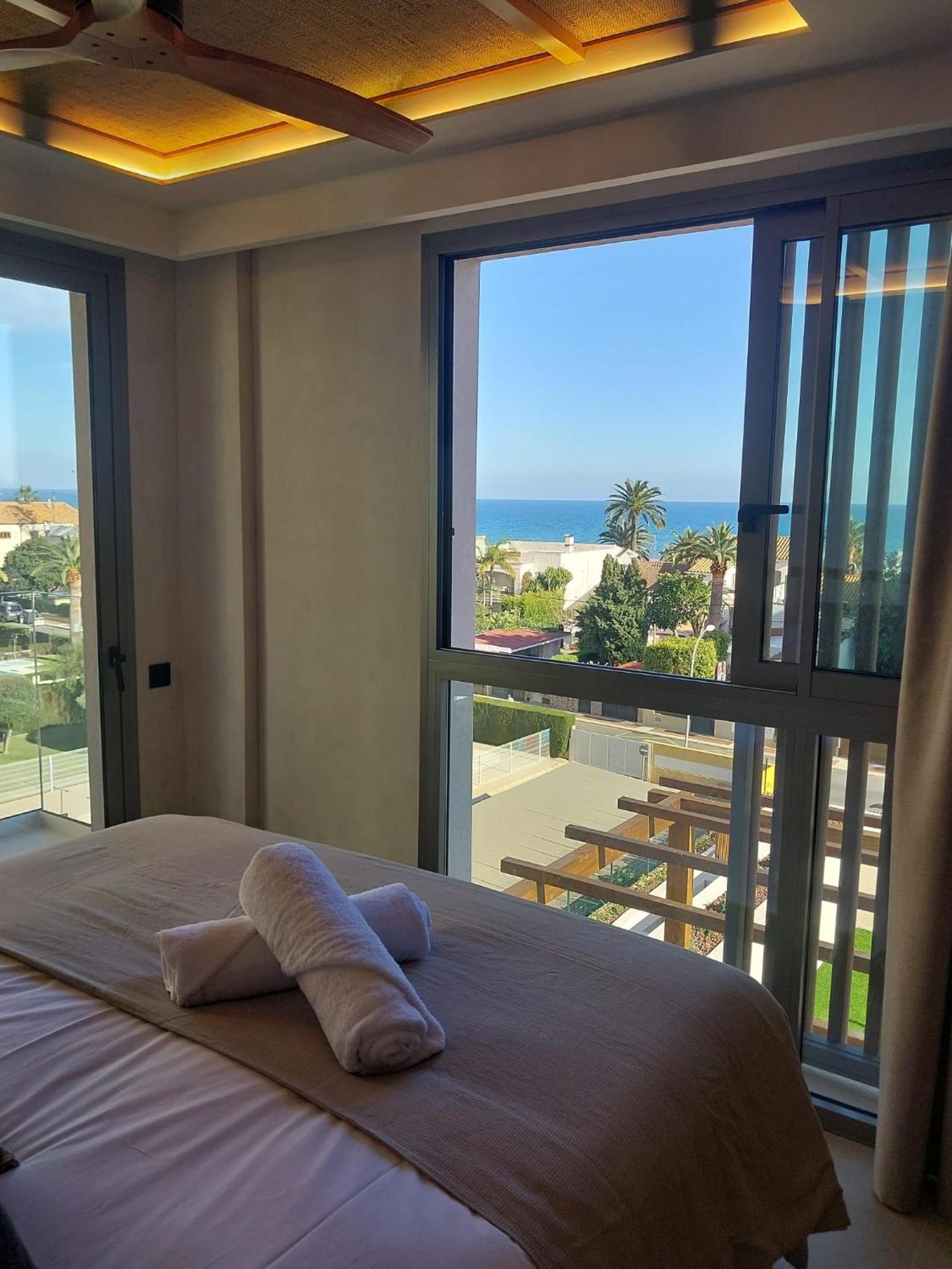 Tweepersoonskamer met Balkon en Uitzicht op Zee