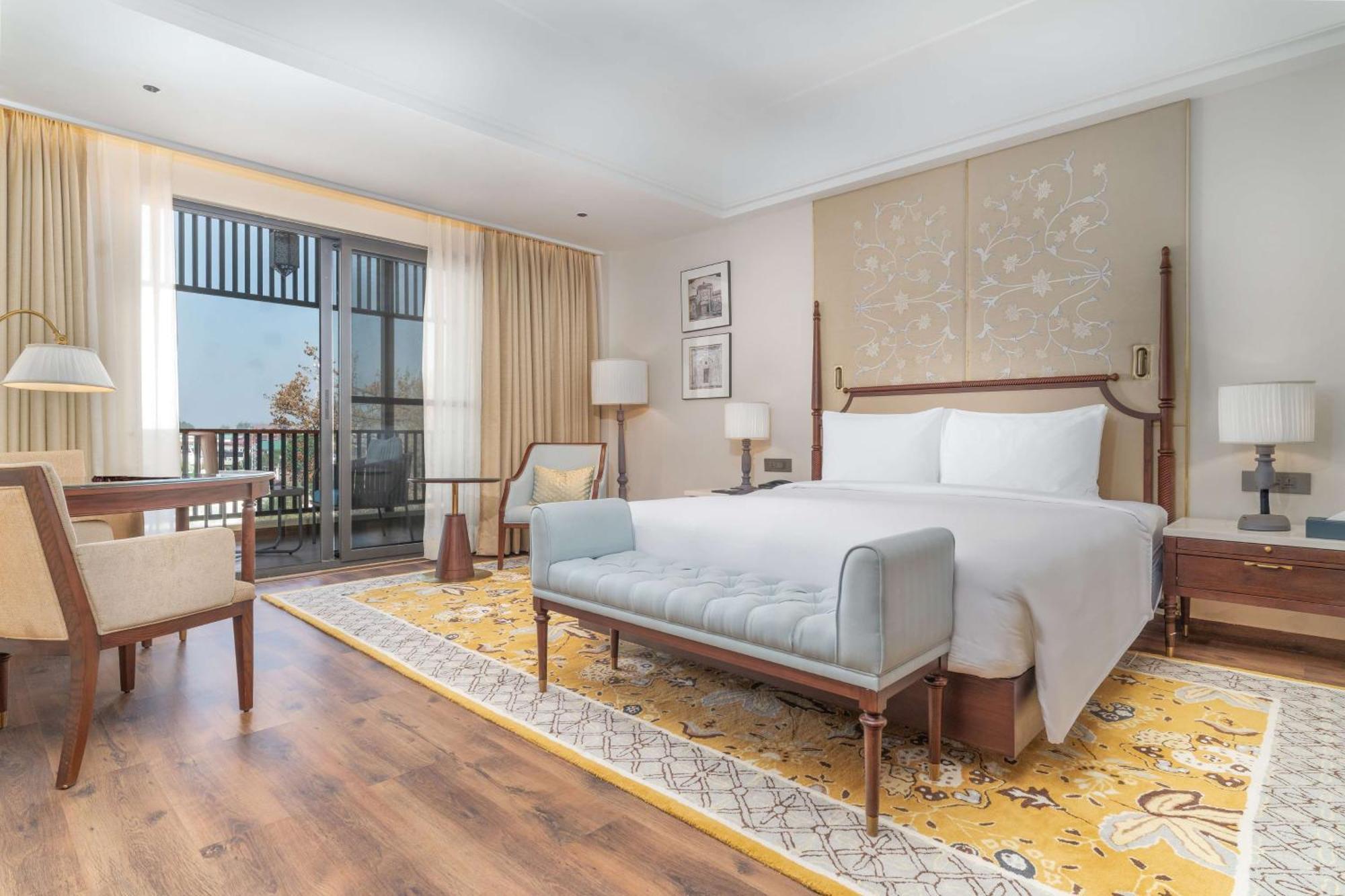 Collection Executive Room with Balcony