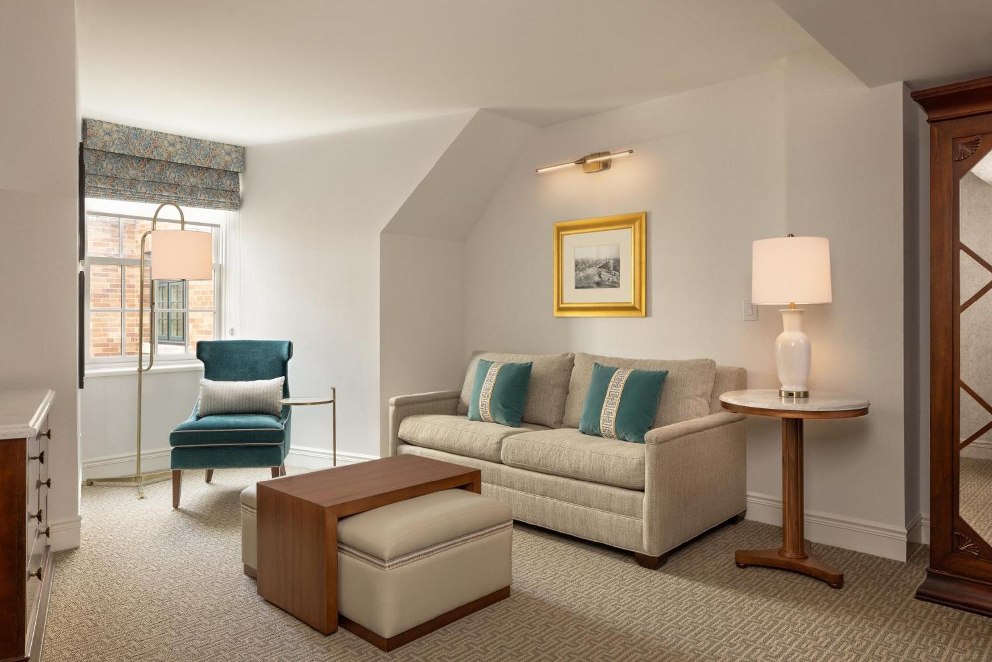 Junior King Suite Seating Area