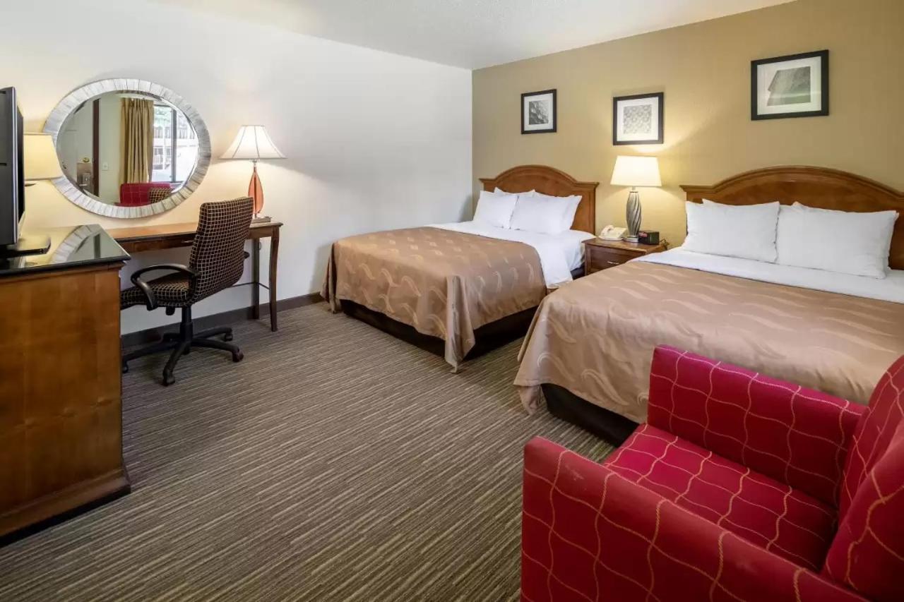 Economy Queen Room Two Queen Beds Non-Smoking