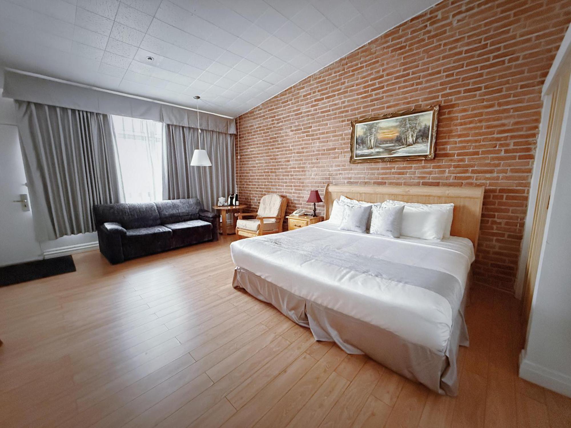 Deluxe King Room