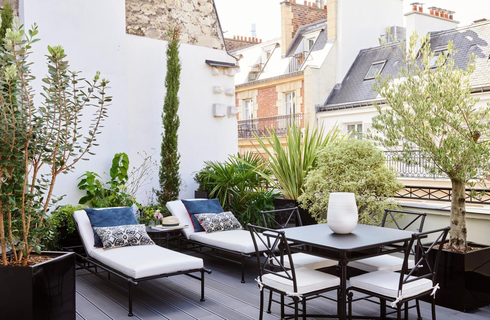 Jules Verne Apartment Terrace