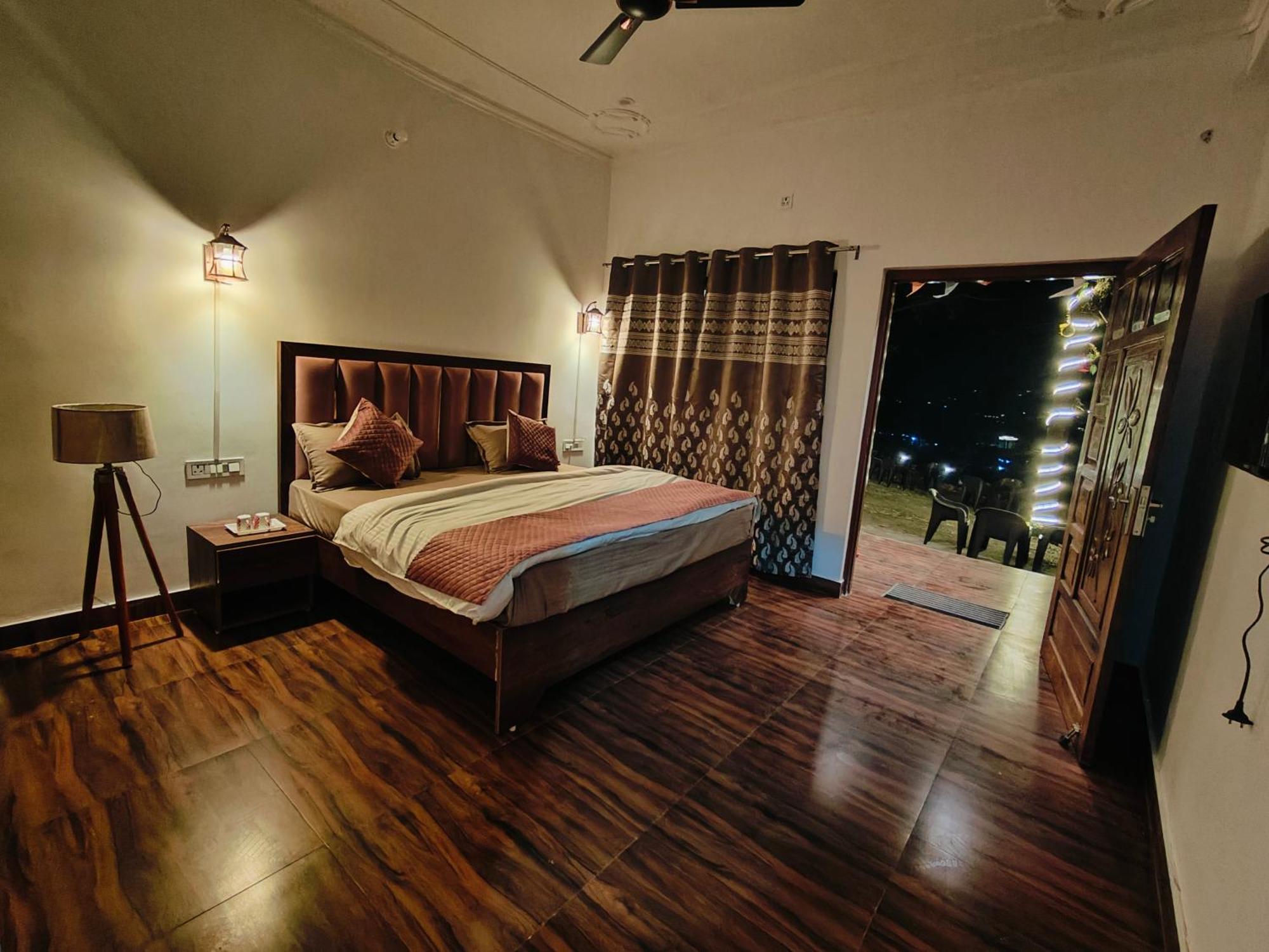 Double Room with Mountain View
