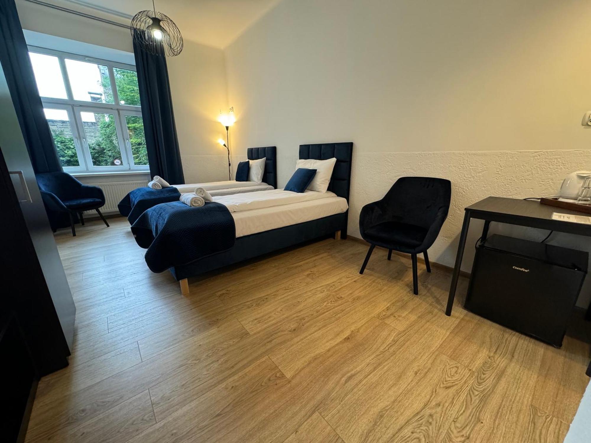 Standard Queen Room