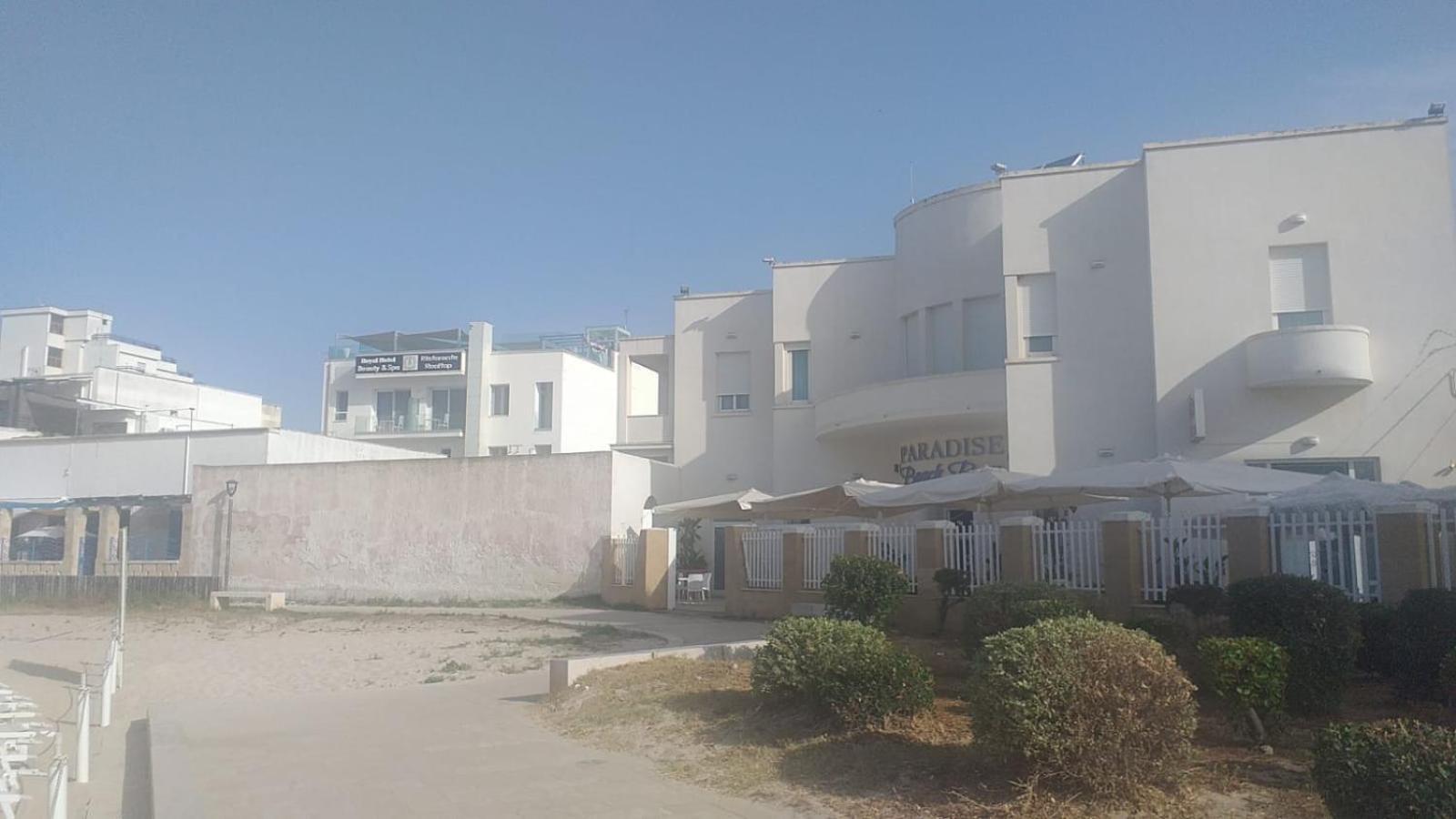Villa - Beach Front