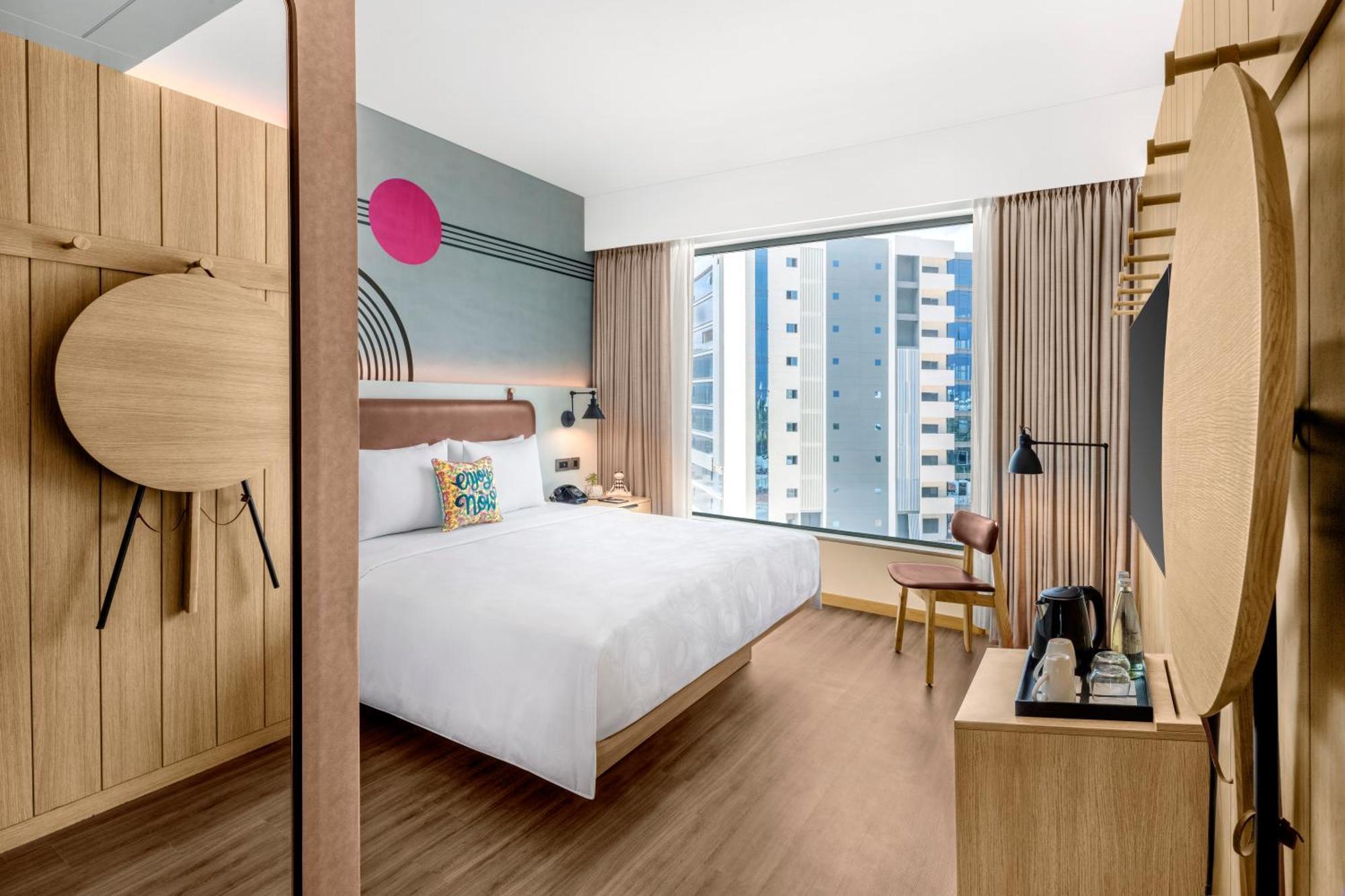 Moxy Executive Sleeper Queen Room with City View