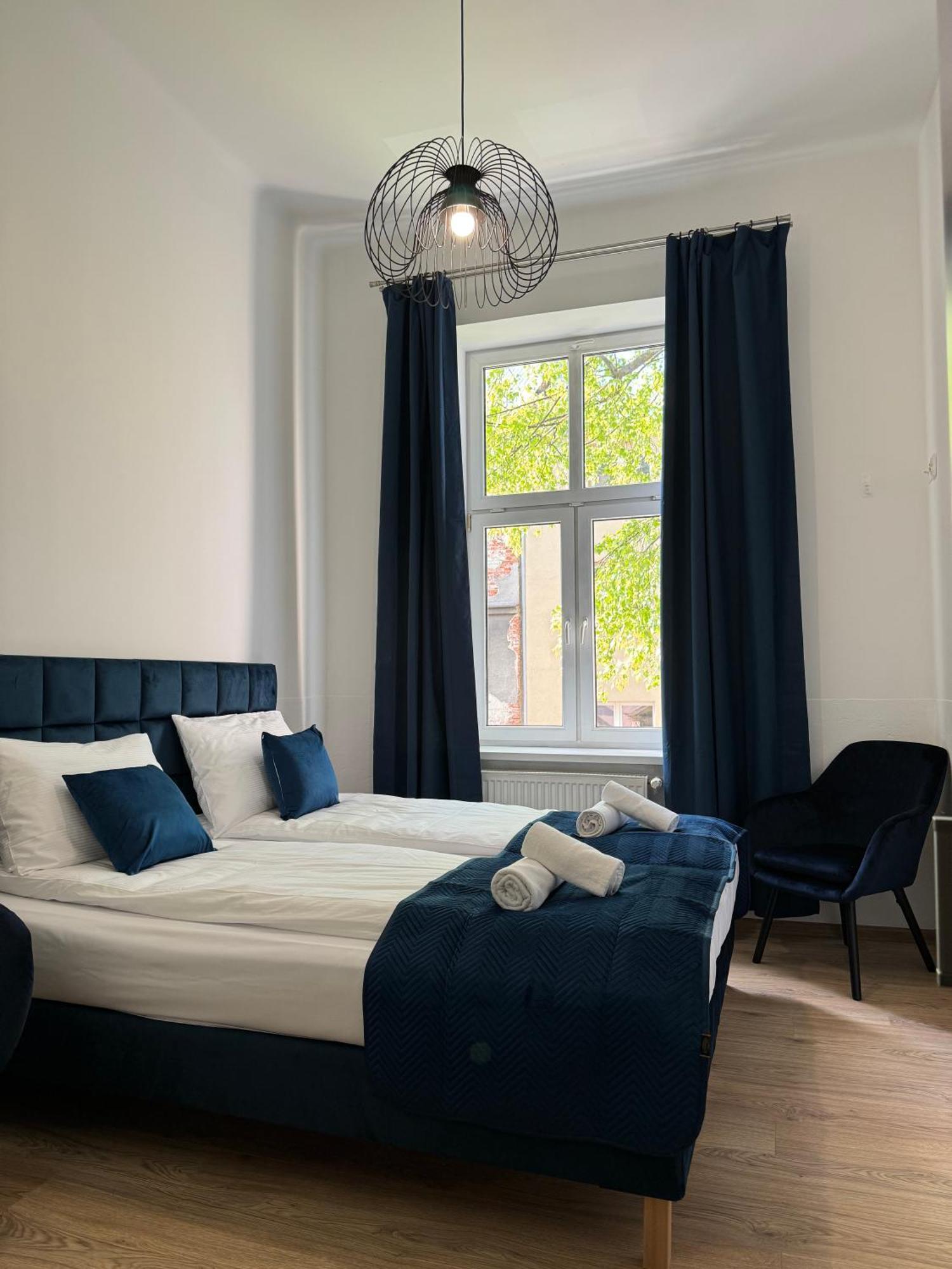 Standard Queen Room