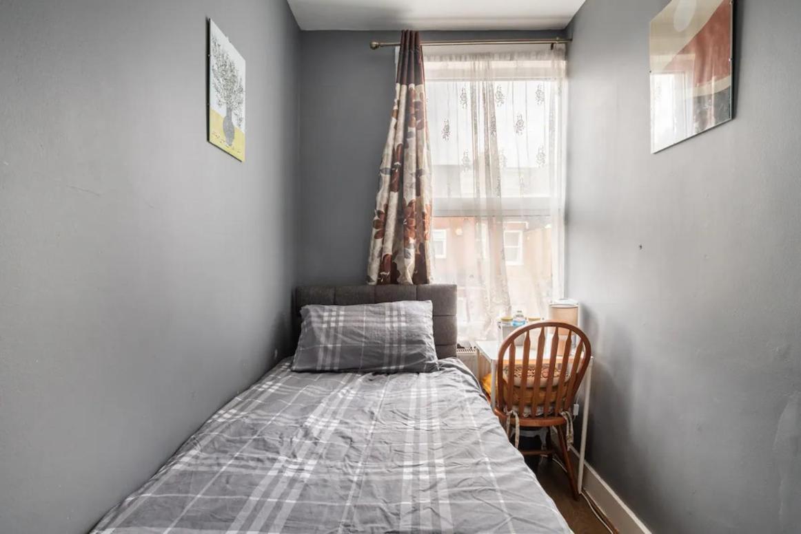 Single Room with Shared Bathroom