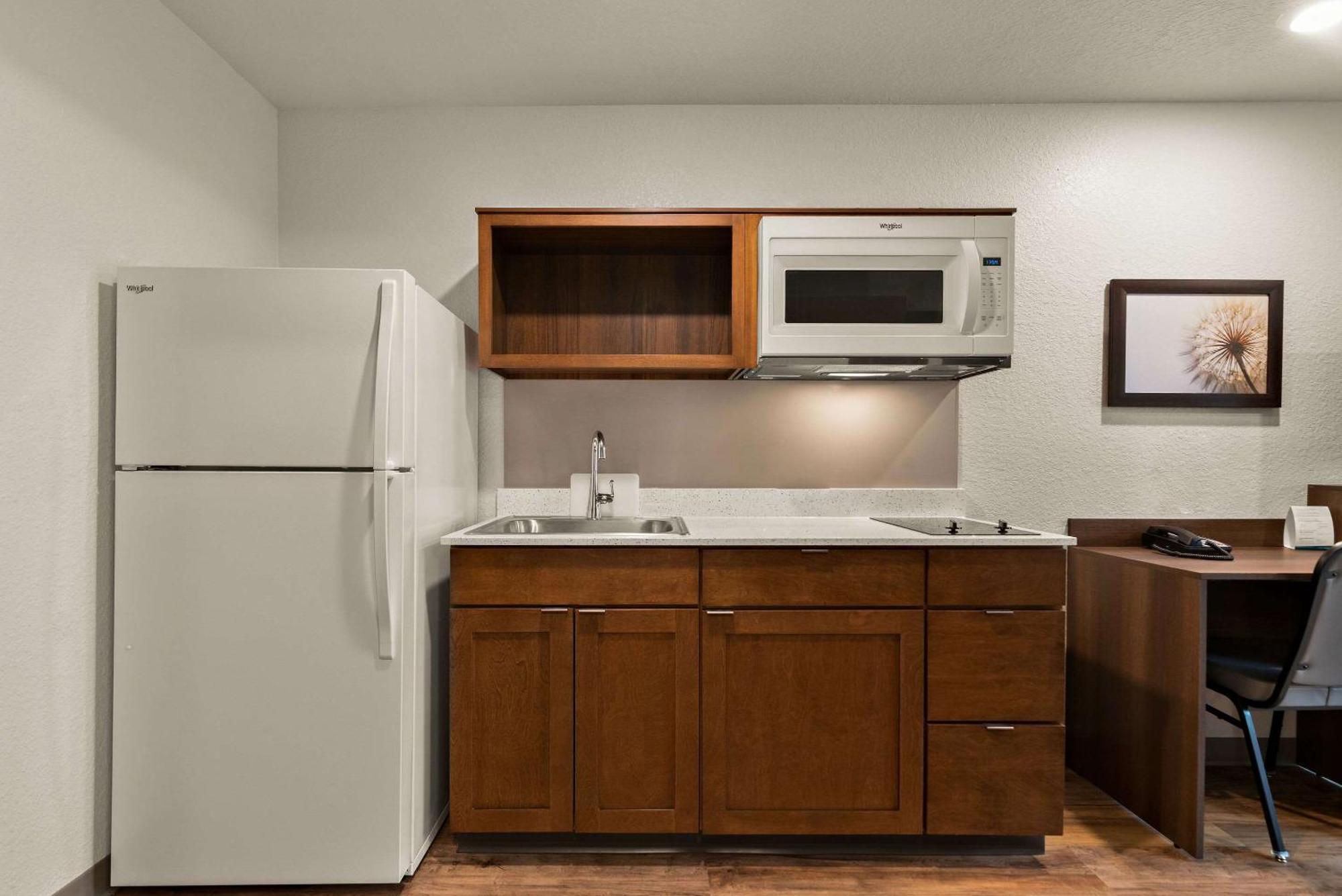 Queen Suite with Two Queen Beds and Tub - Disability Access/Non Smoking