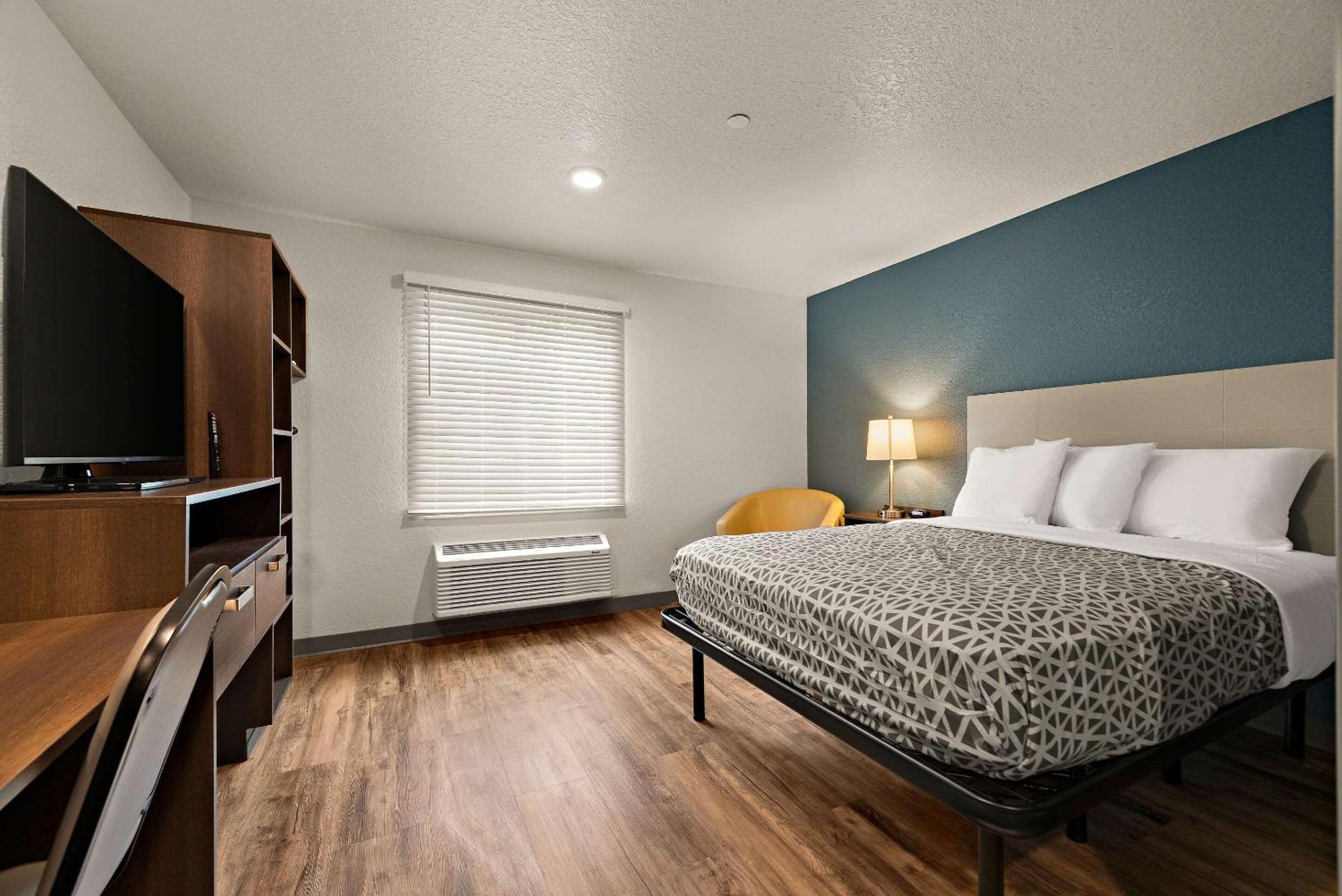 King Suite with Sofa - Disability Access/Non Smoking