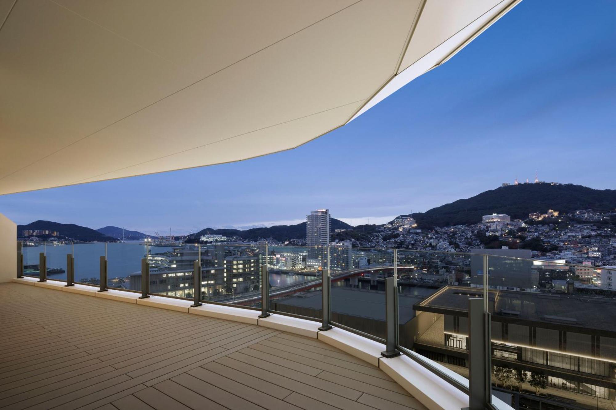 One-Bedroom Panorama Suite - Club Lounge Access