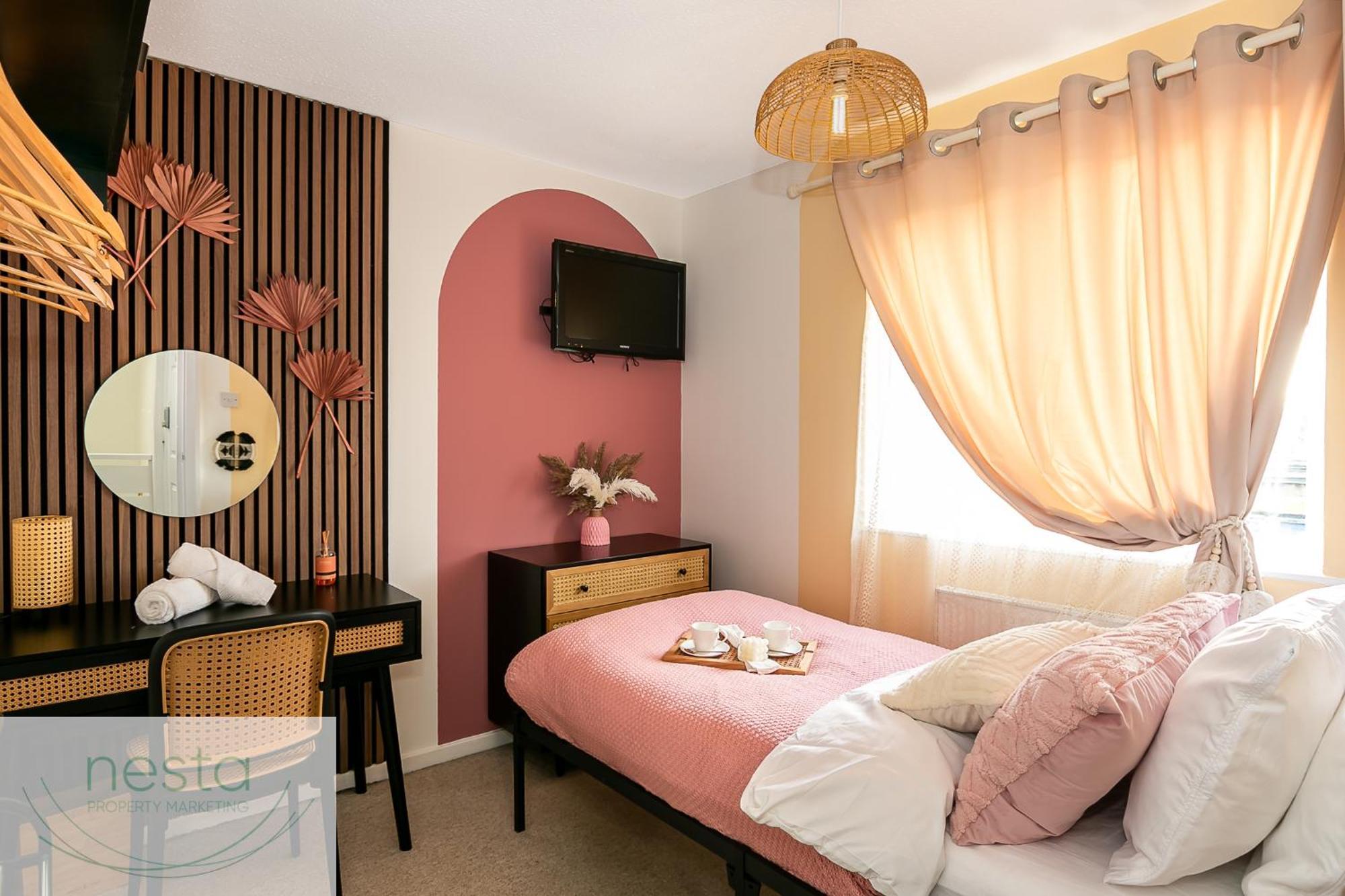 Single Room with Shared Bathroom