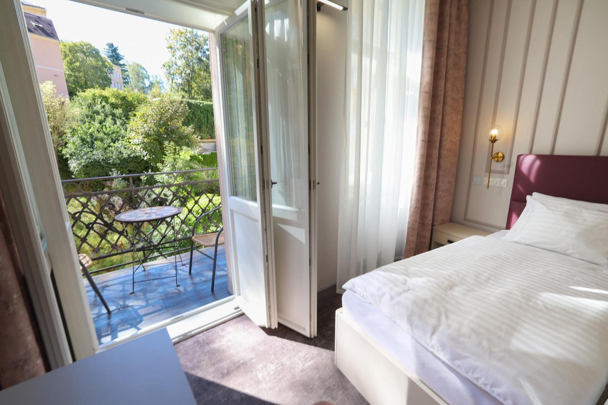 Doppelzimmer mit Balkon