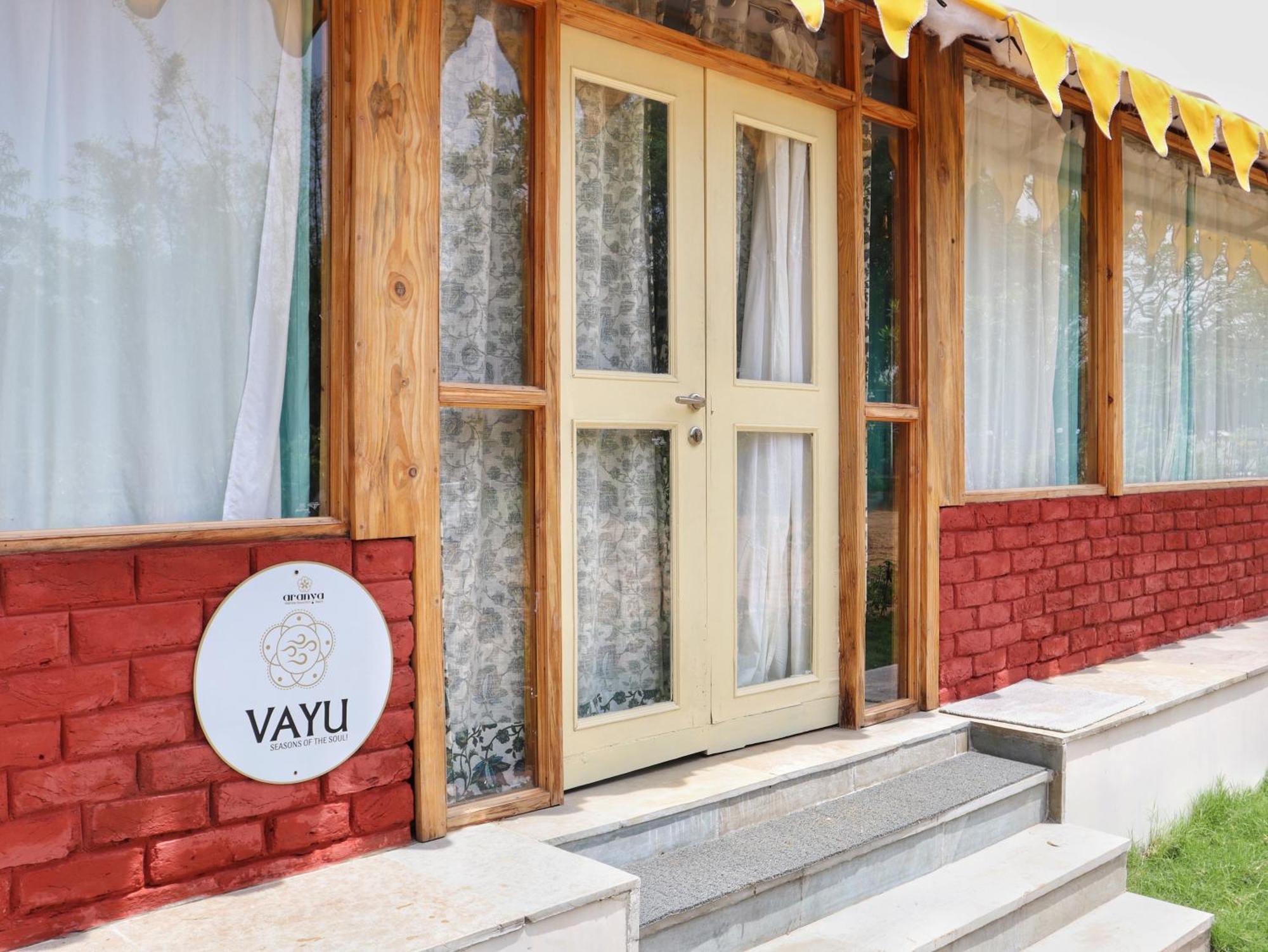 Vayu Luxury Suite with Bathtub