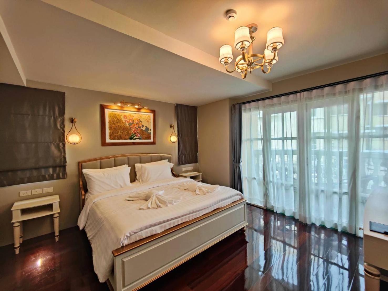 Deluxe Double Room Balcony,1639540433:JPEG