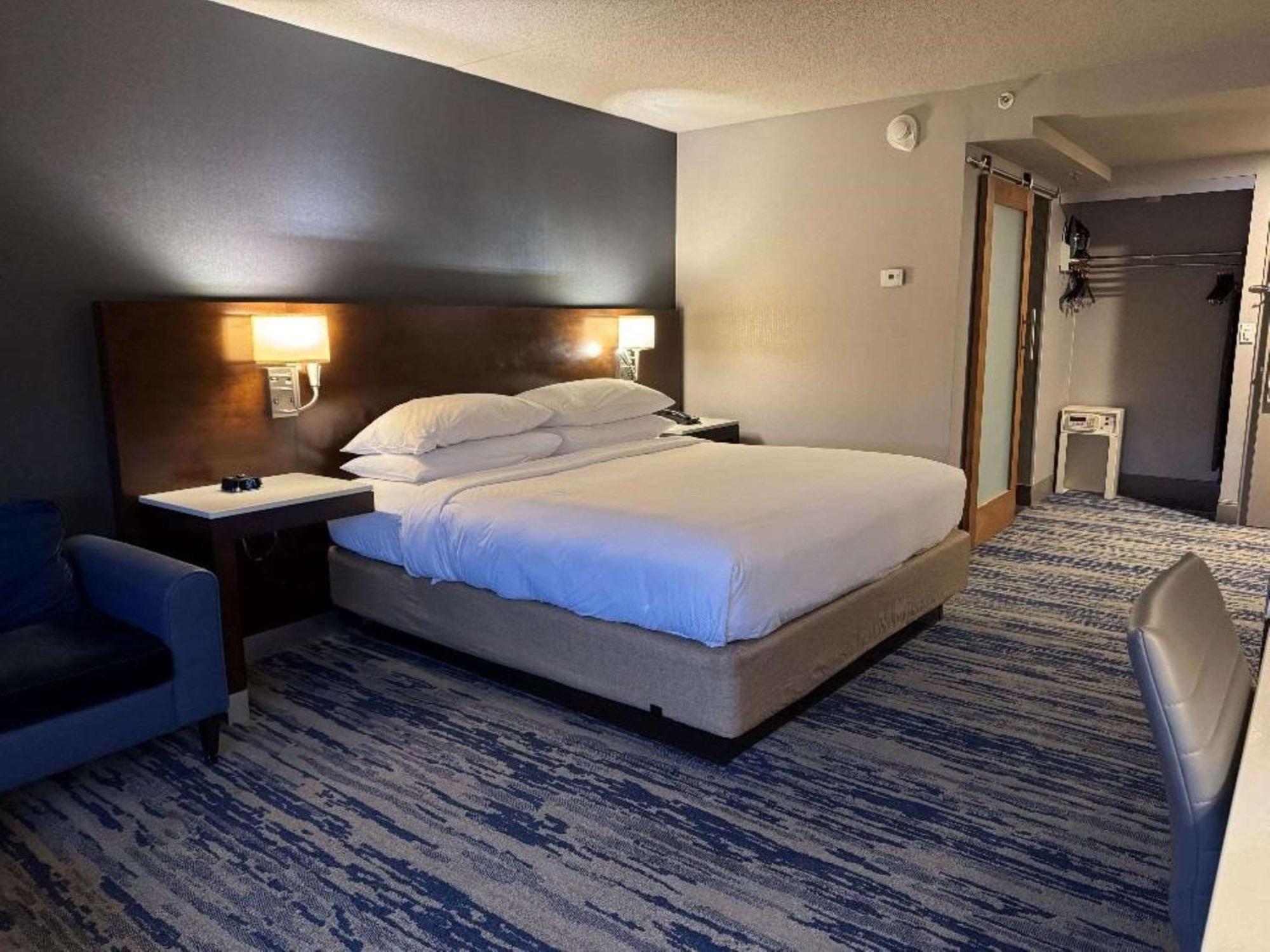 Larger King Room - Non-Smoking