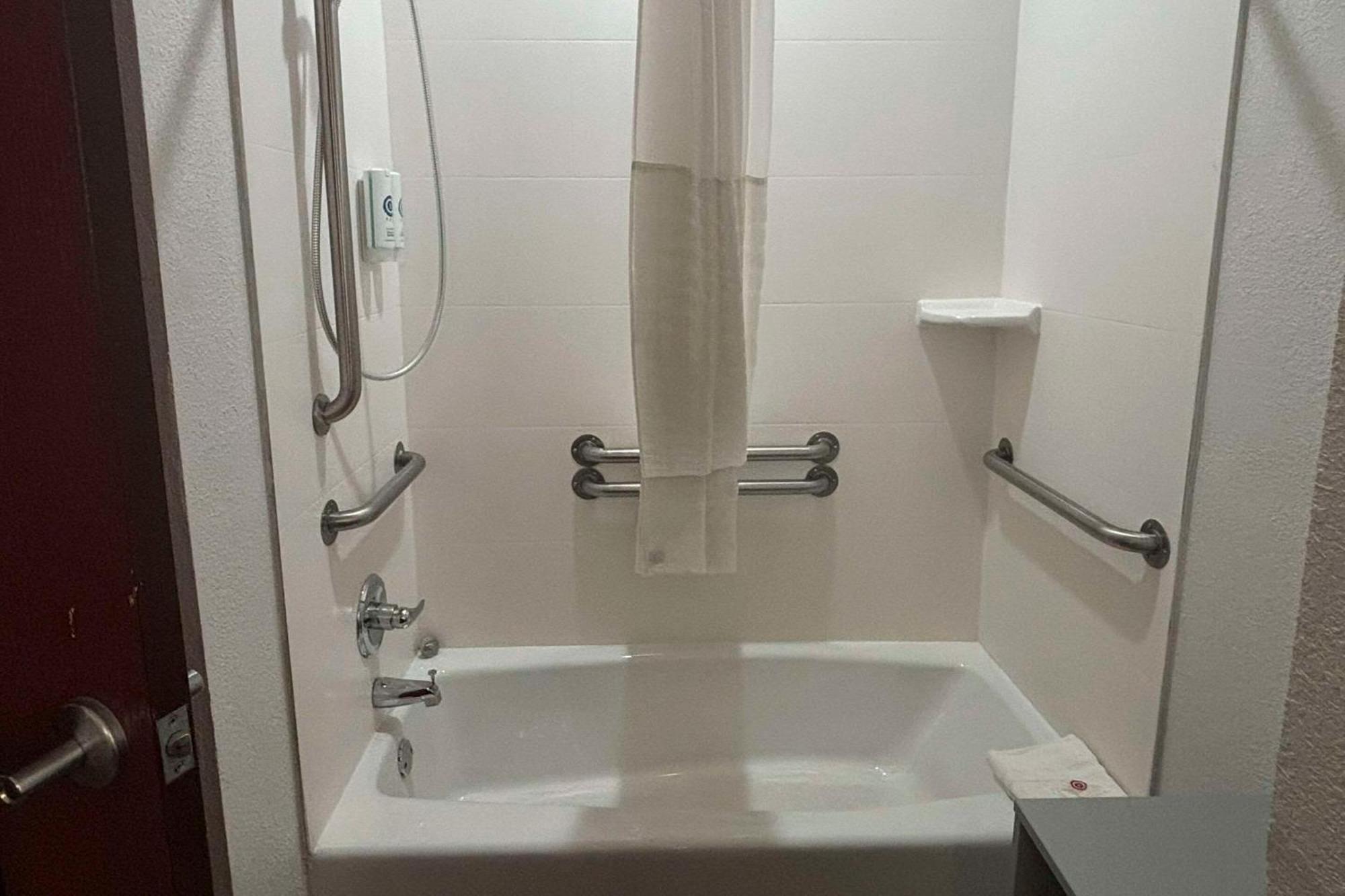 King Room - Accessible/Non-Smoking