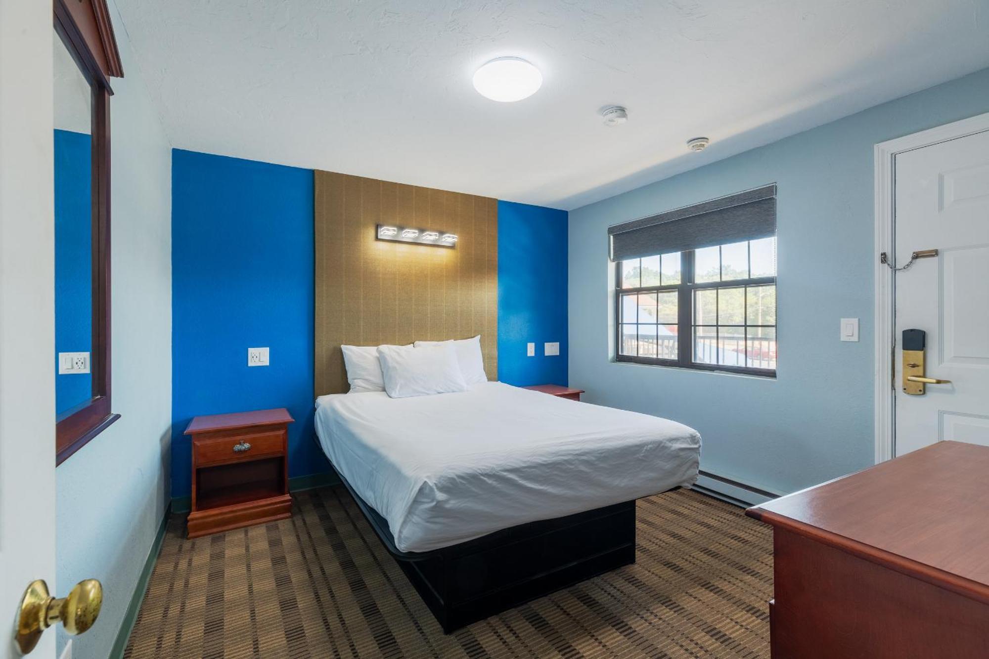 Queen Room - Disability Access/Non-Smoking