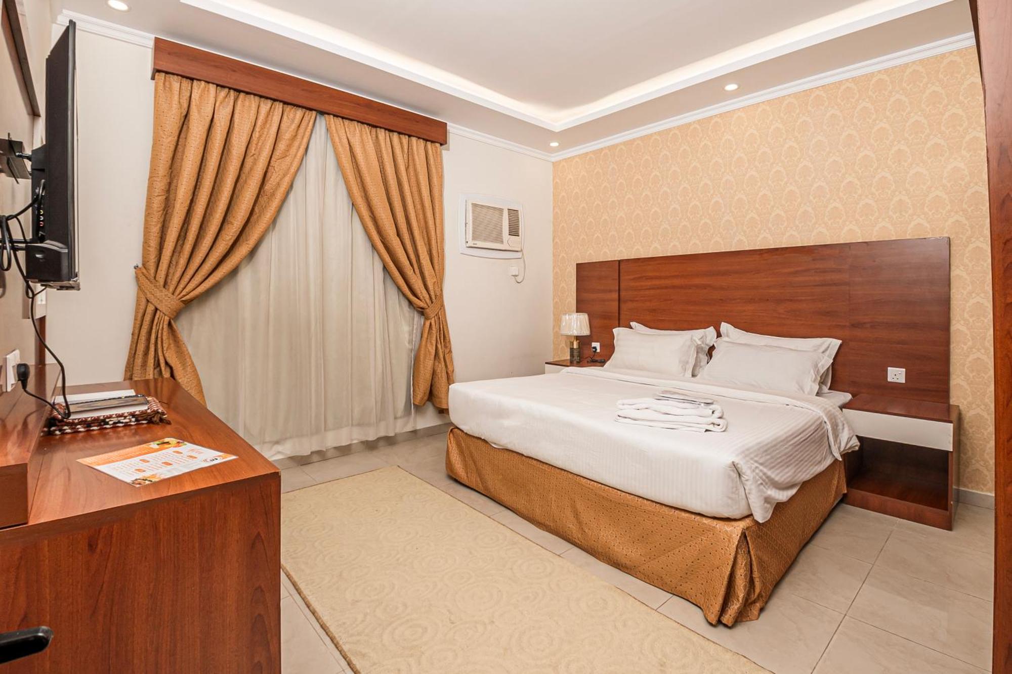 One-Bedroom Apartment with Living