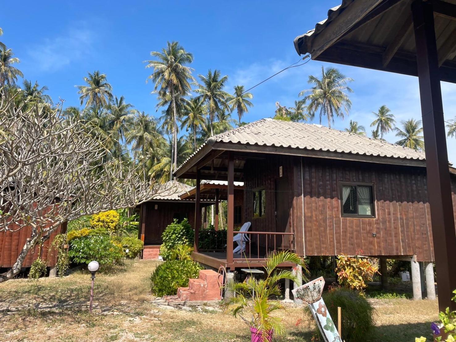 Bungalow with Garden View
