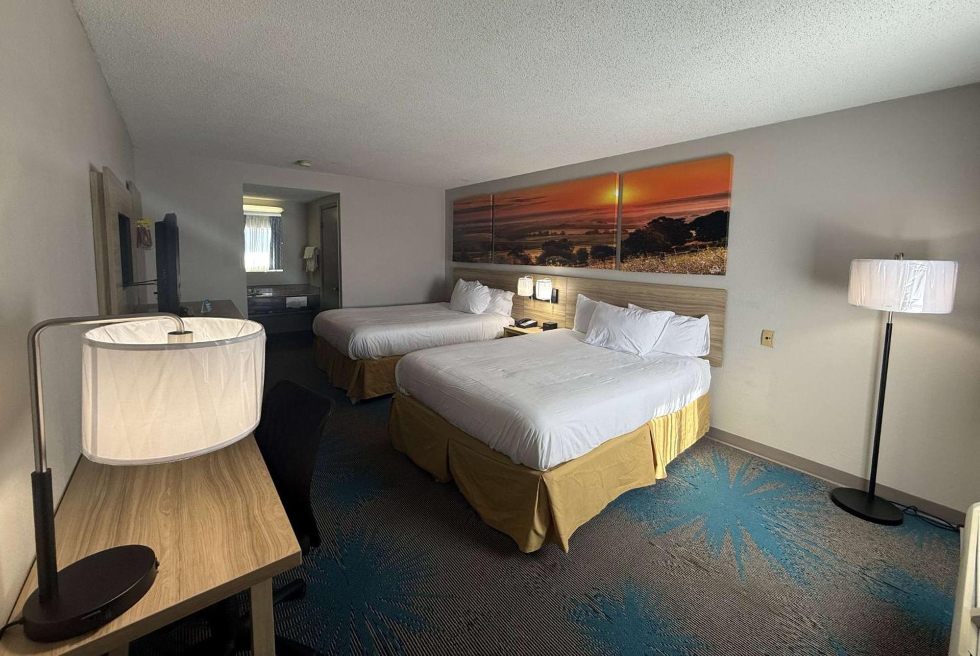 Queen Room with Two Queen Beds - Pet Friendly/Non-Smoking
