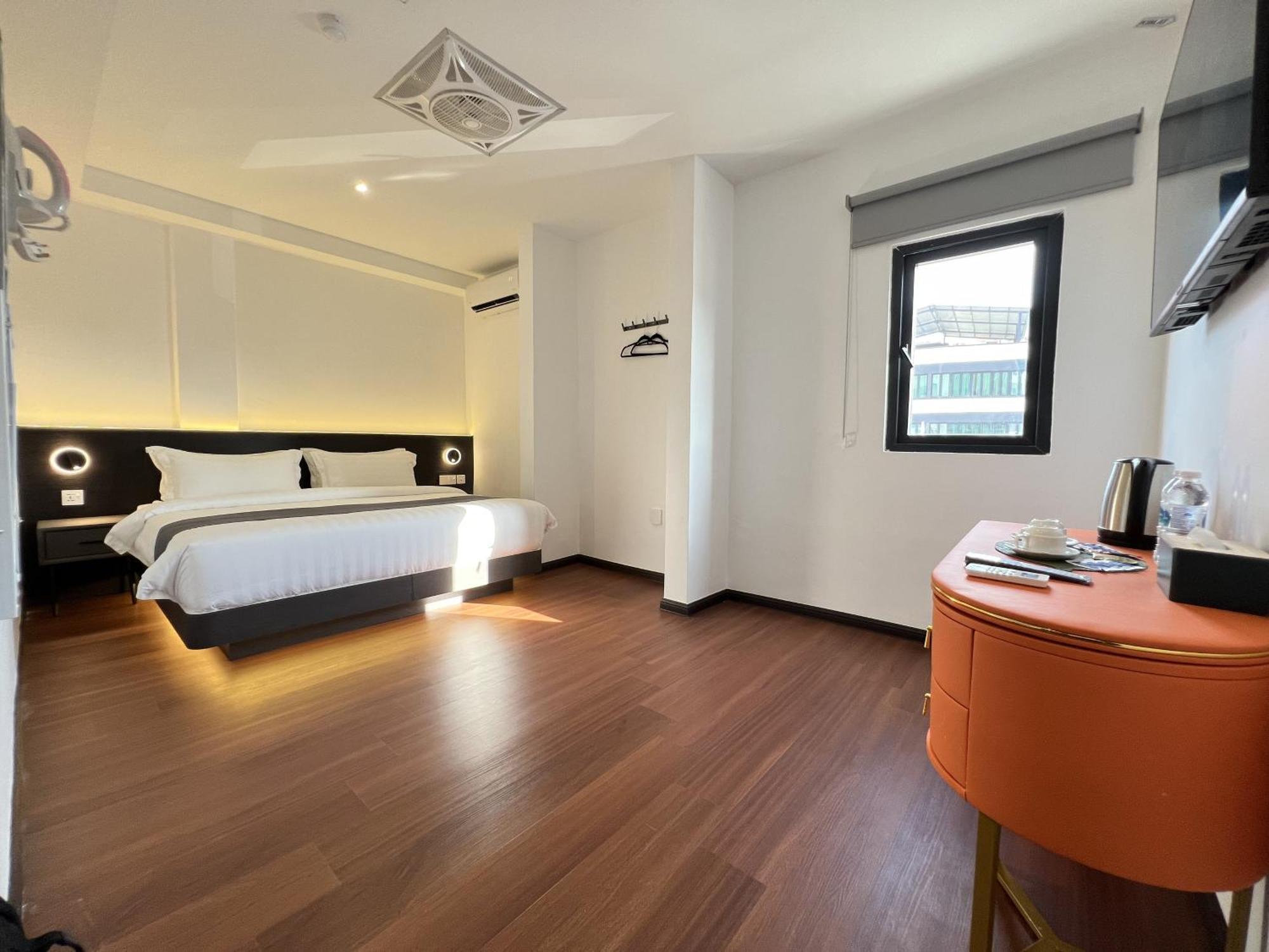 King Room with Spa Bath