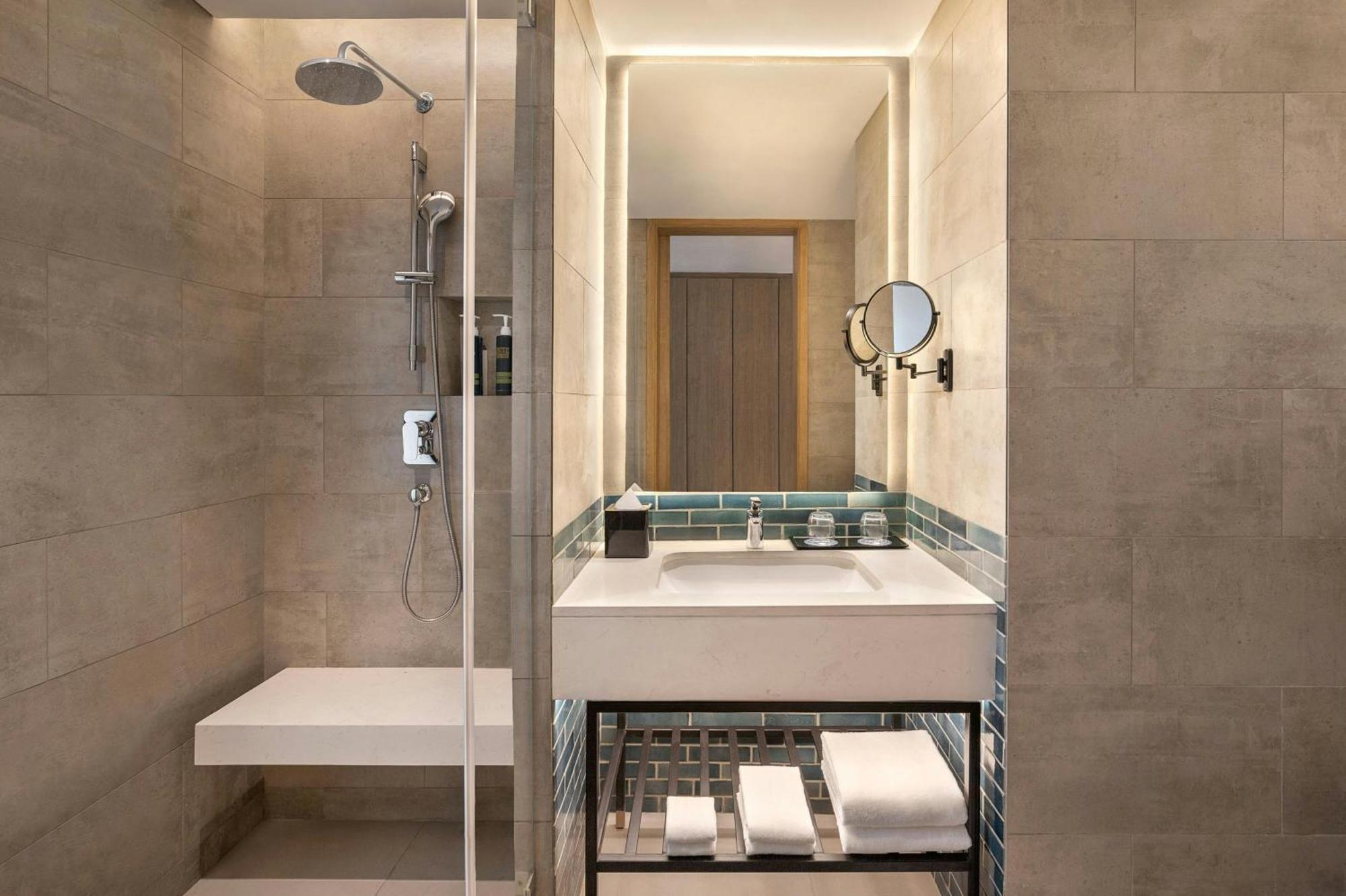 Premium King Room with City View