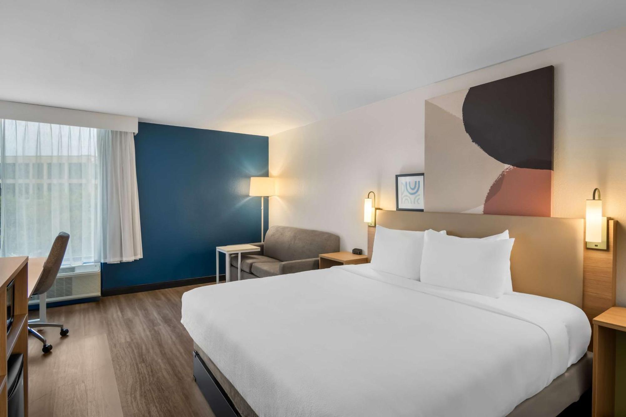 King Room with Sofa Bed - Non-Smoking
