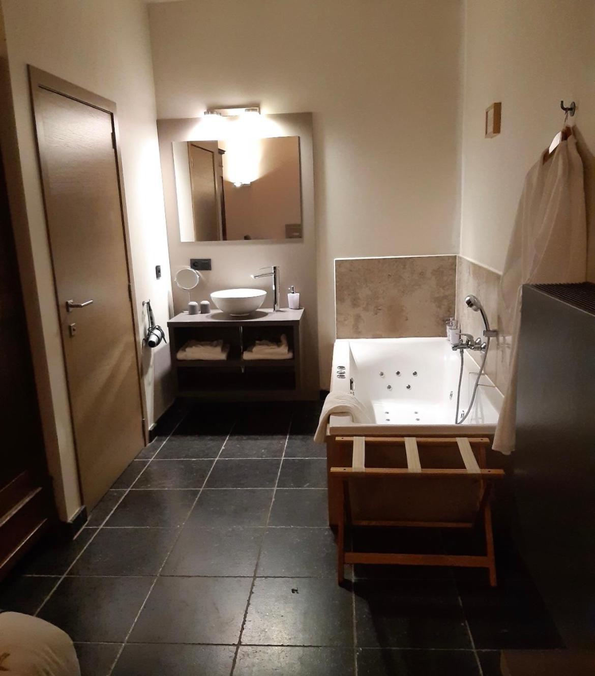 Kamer met Kingsize bed en Bubbelbad