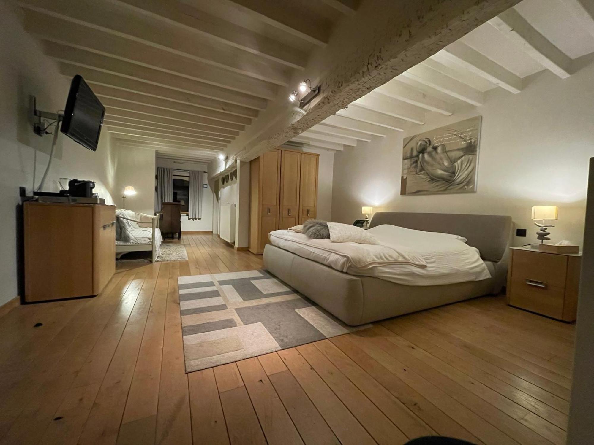 Kamer met Kingsize bed en Bubbelbad
