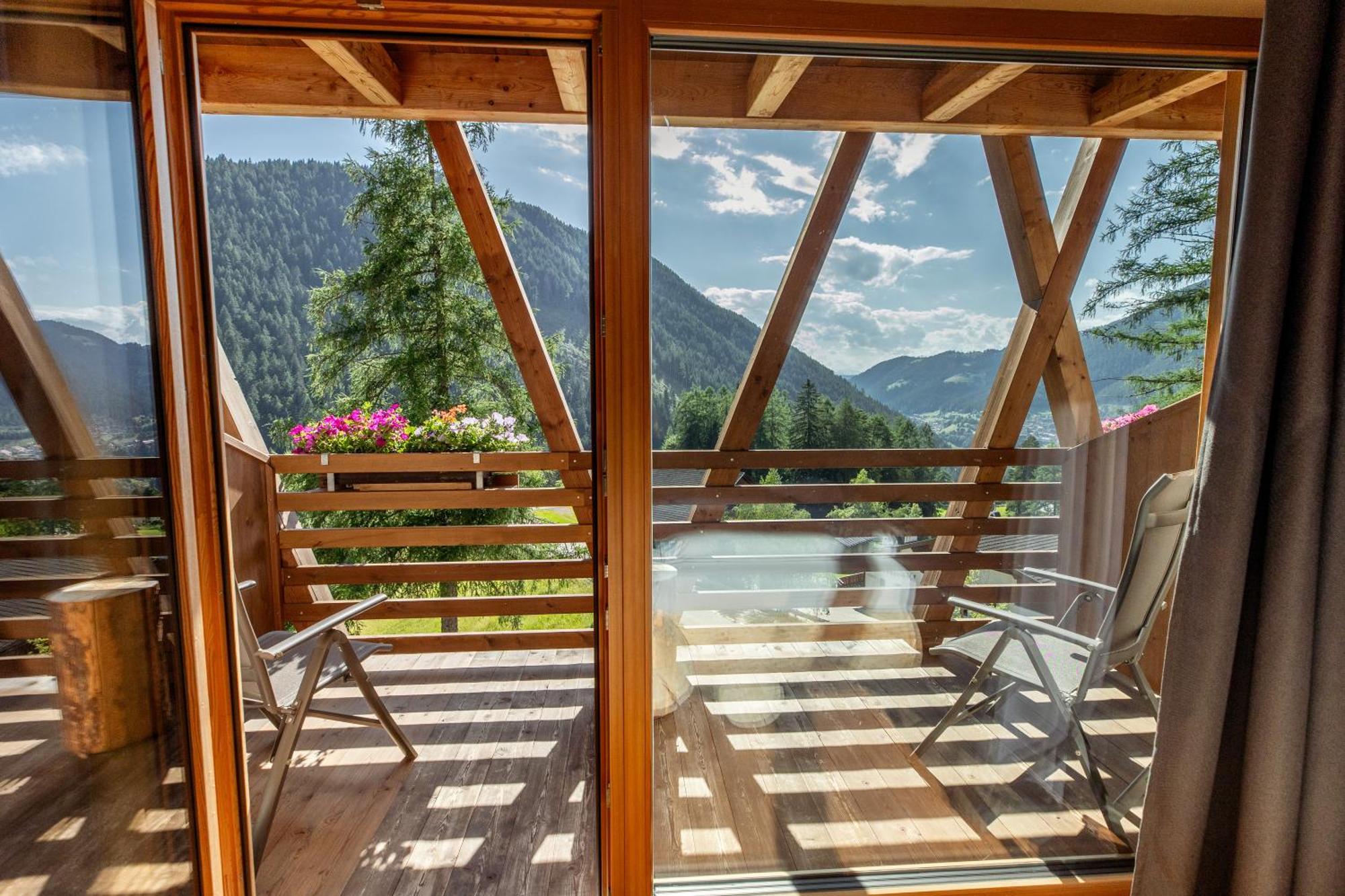 Deluxe Doppel-/Zweibettzimmer mit Balkon