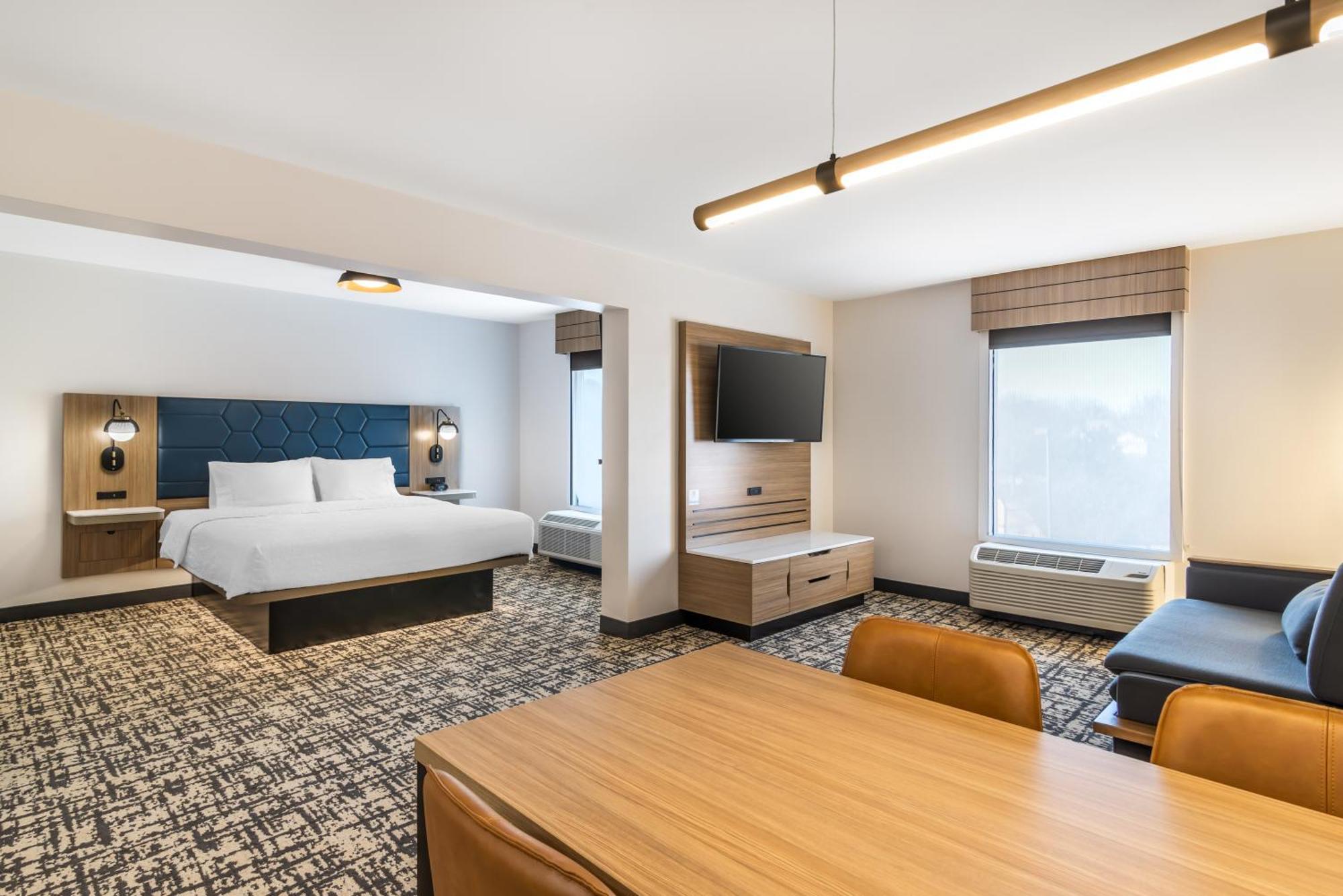 One-Bedroom King Suite with Sofa Bed - Non-Smoking