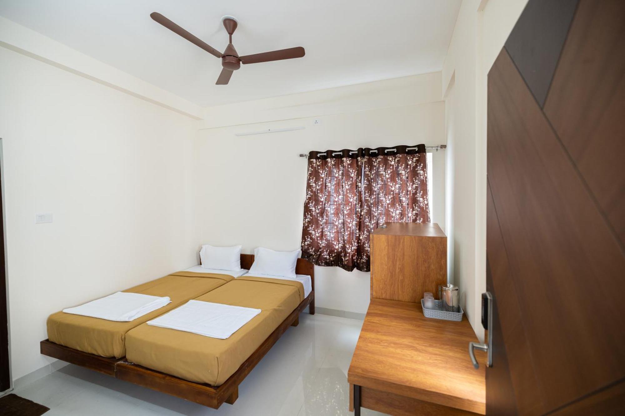 Deluxe Double Room (2 Adults + 1 Child)