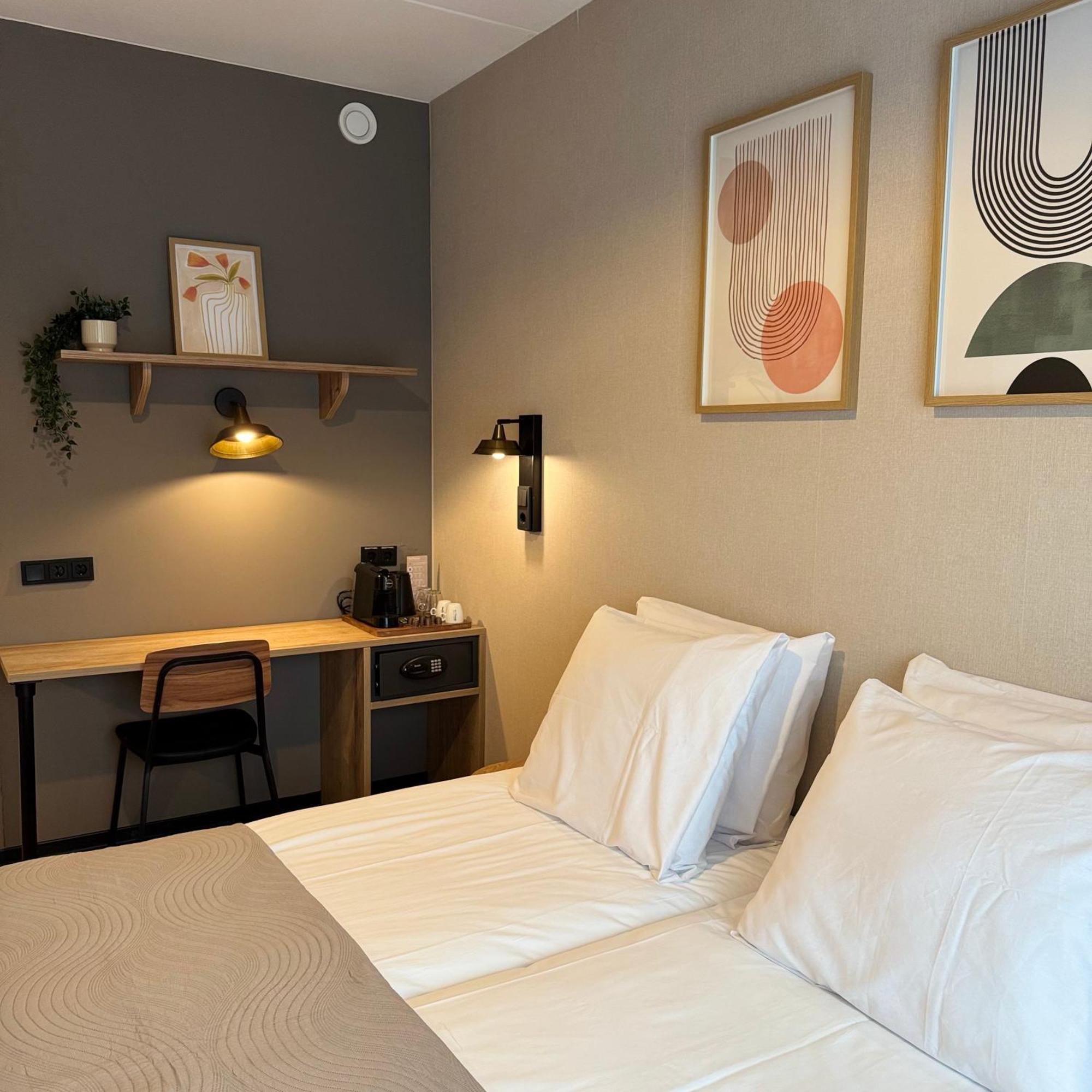 Deluxe Tweepersoonskamer met 2 Extra Bedden