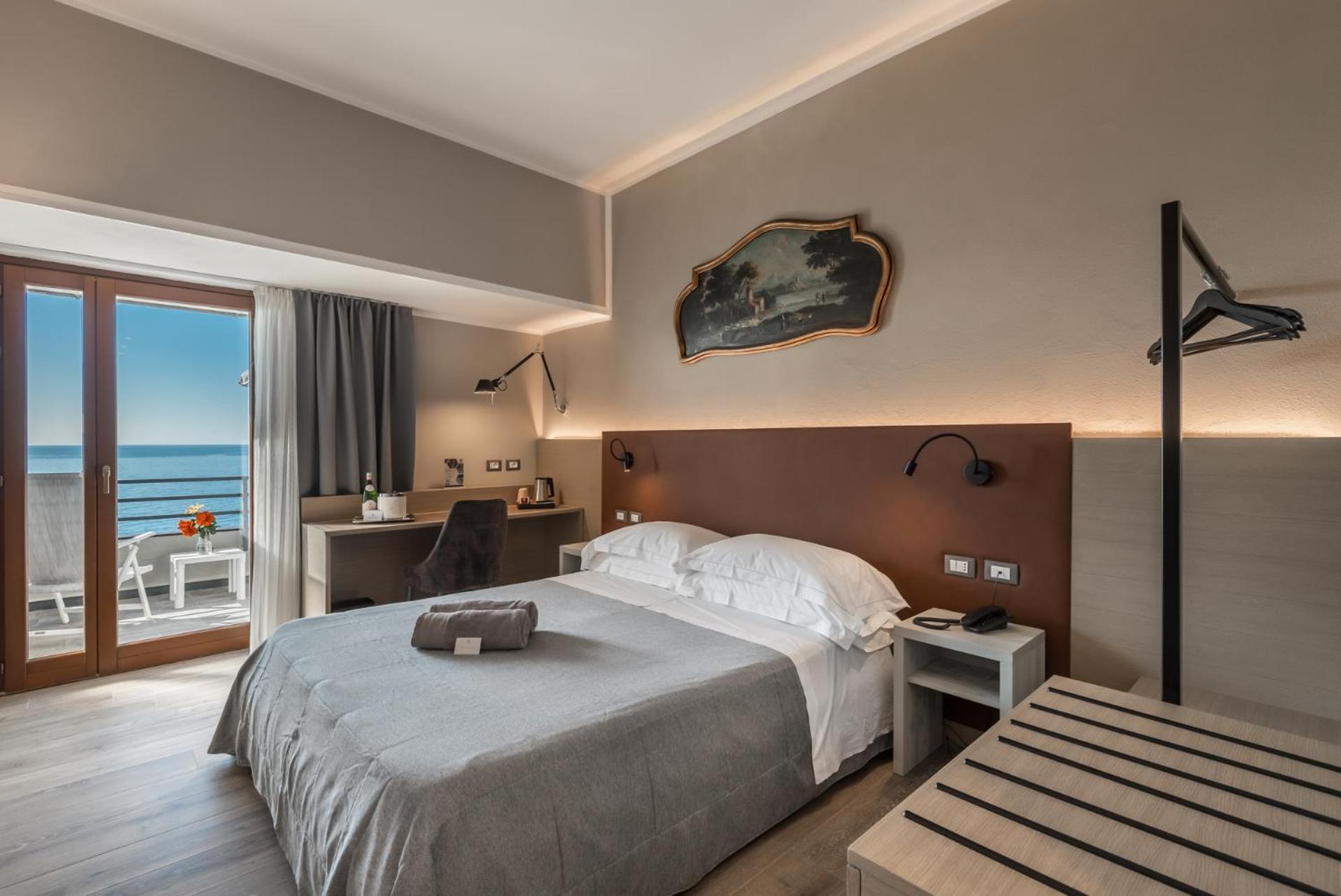 Double Room with Balcony and Sea View