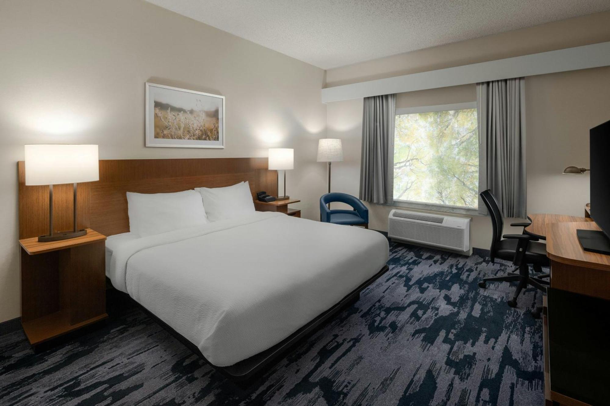 King Room with Roll-in Shower - Mobility and Hearing Accessible
