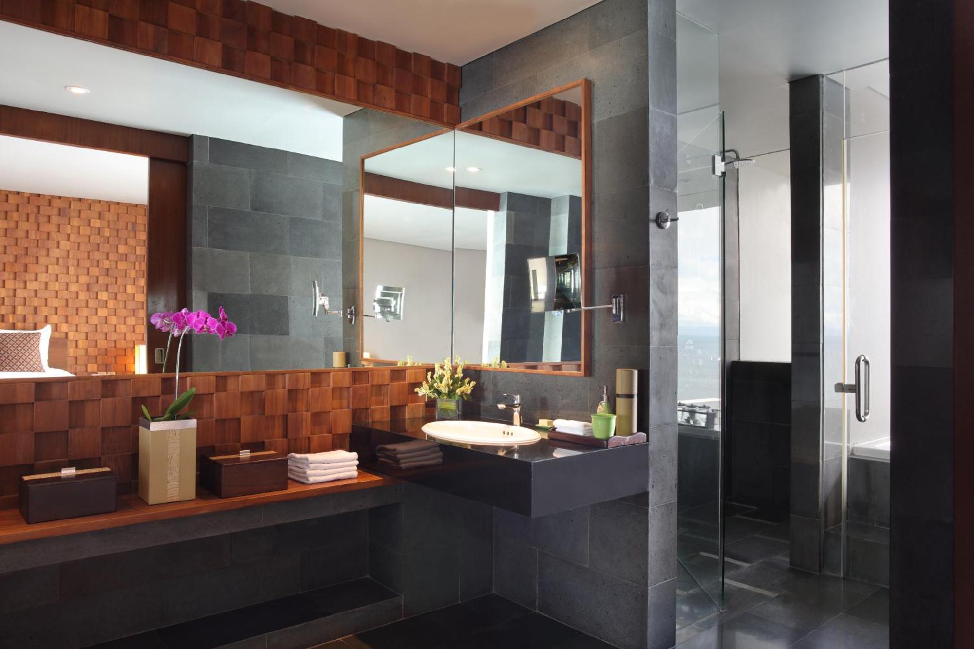 Ocean Front Pool Suite with Free Benefits,1641019313:JPEG