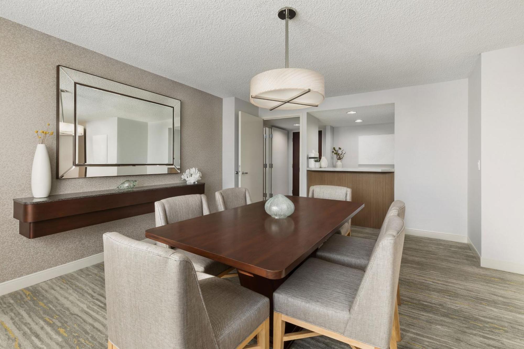 Presidential Suite 1 King Partial ocean view Top floor