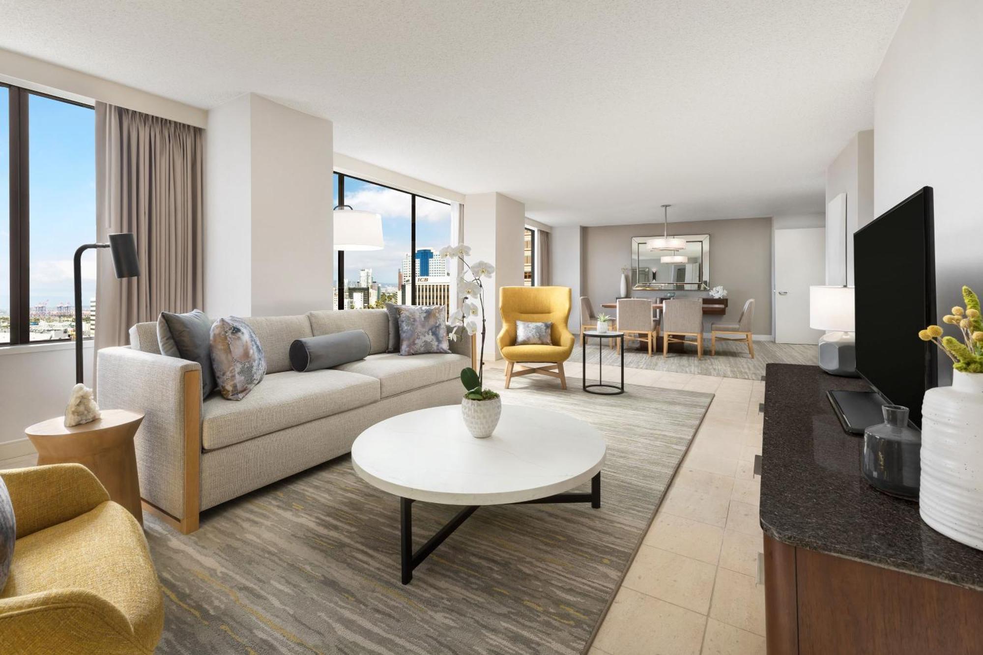 Presidential Suite 1 King Partial ocean view Top floor