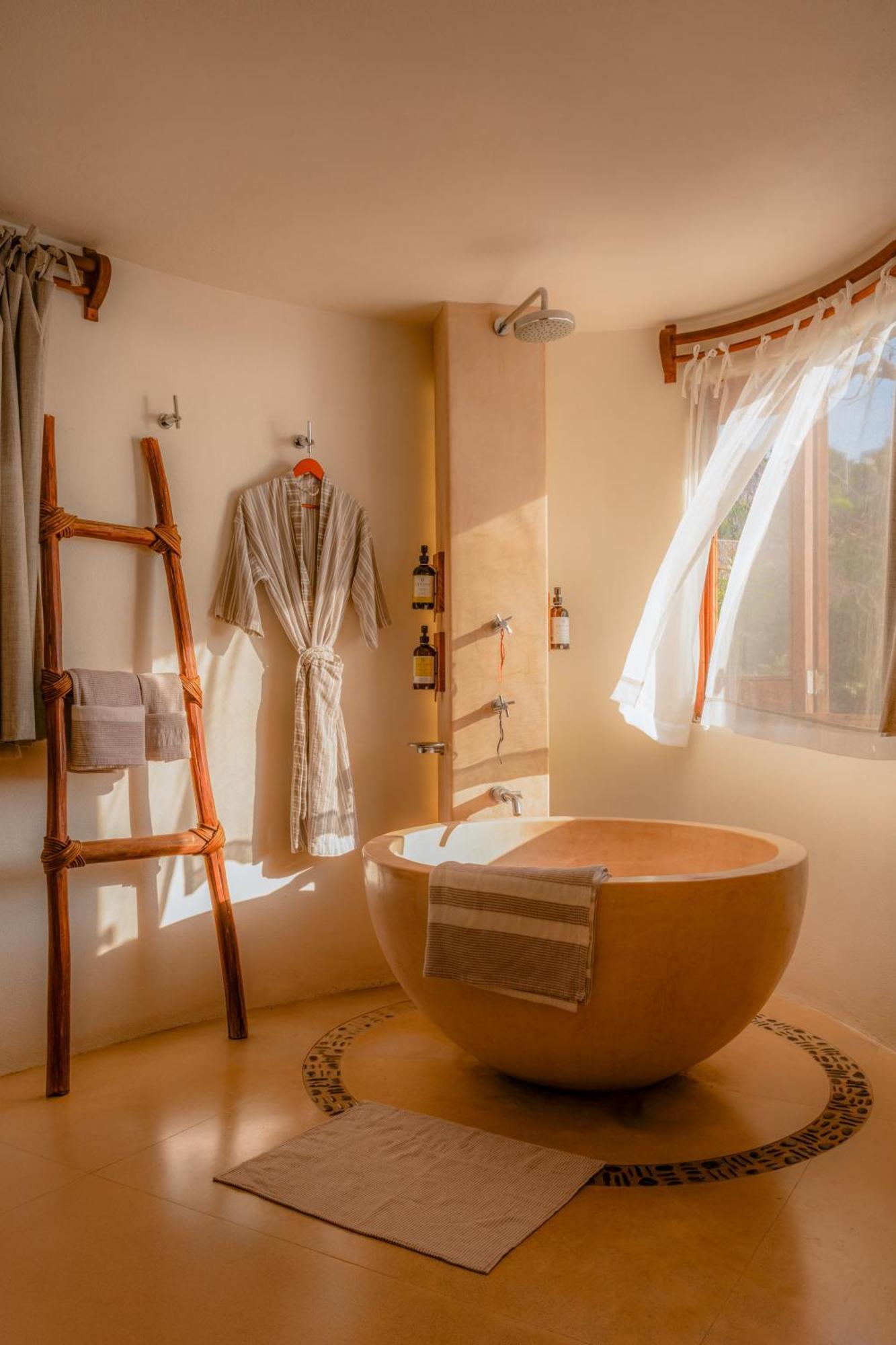 Honeymoon Suite